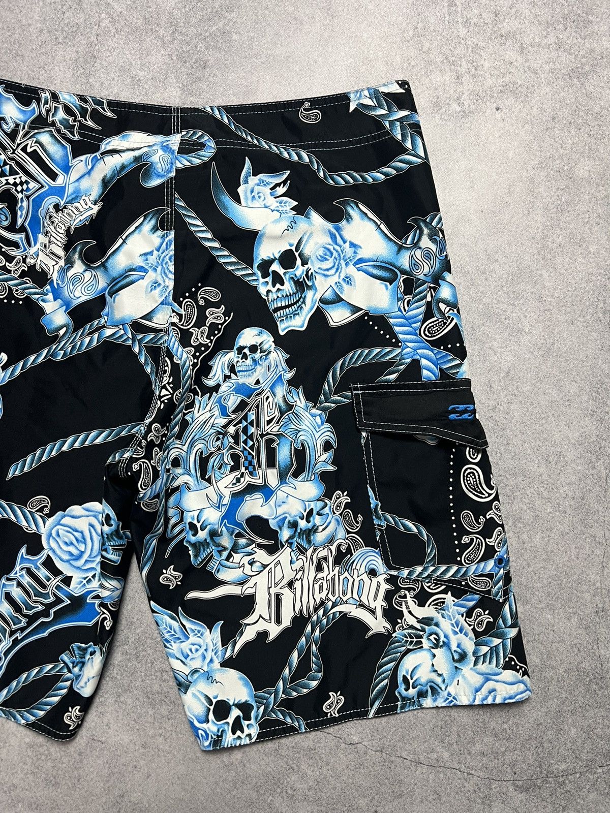 Billabong Vintage Billabong Skulls Rhinestones Graffiti Nylon Shorts Size US 36 / EU 52 - 8 Thumbnail