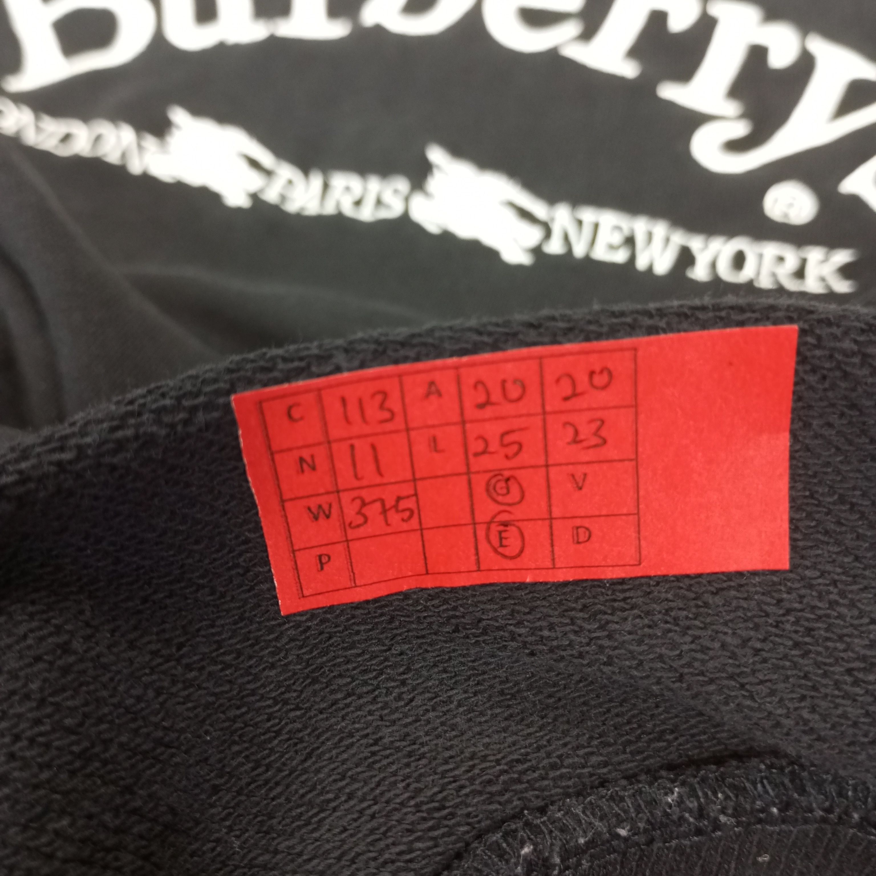 Burberry × Vintage Burberry London Paris New York Center Design Sweatshirt Size US S / EU 44-46 / 1 - 7 Thumbnail