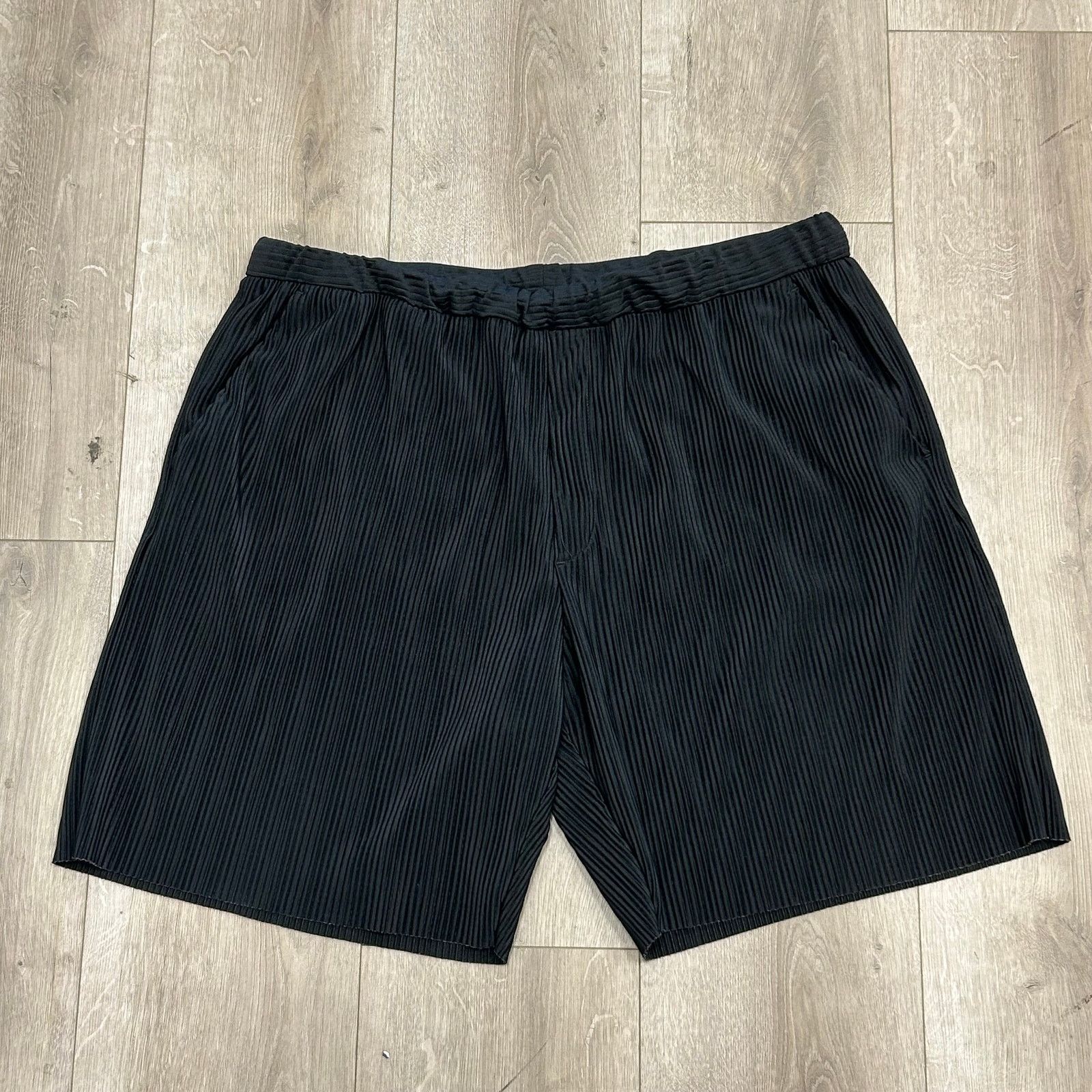 Zara Zara Pleated Black Shorts Lounge Wear size XL B14 Size US 36 / EU 52 - 1 Thumbnail