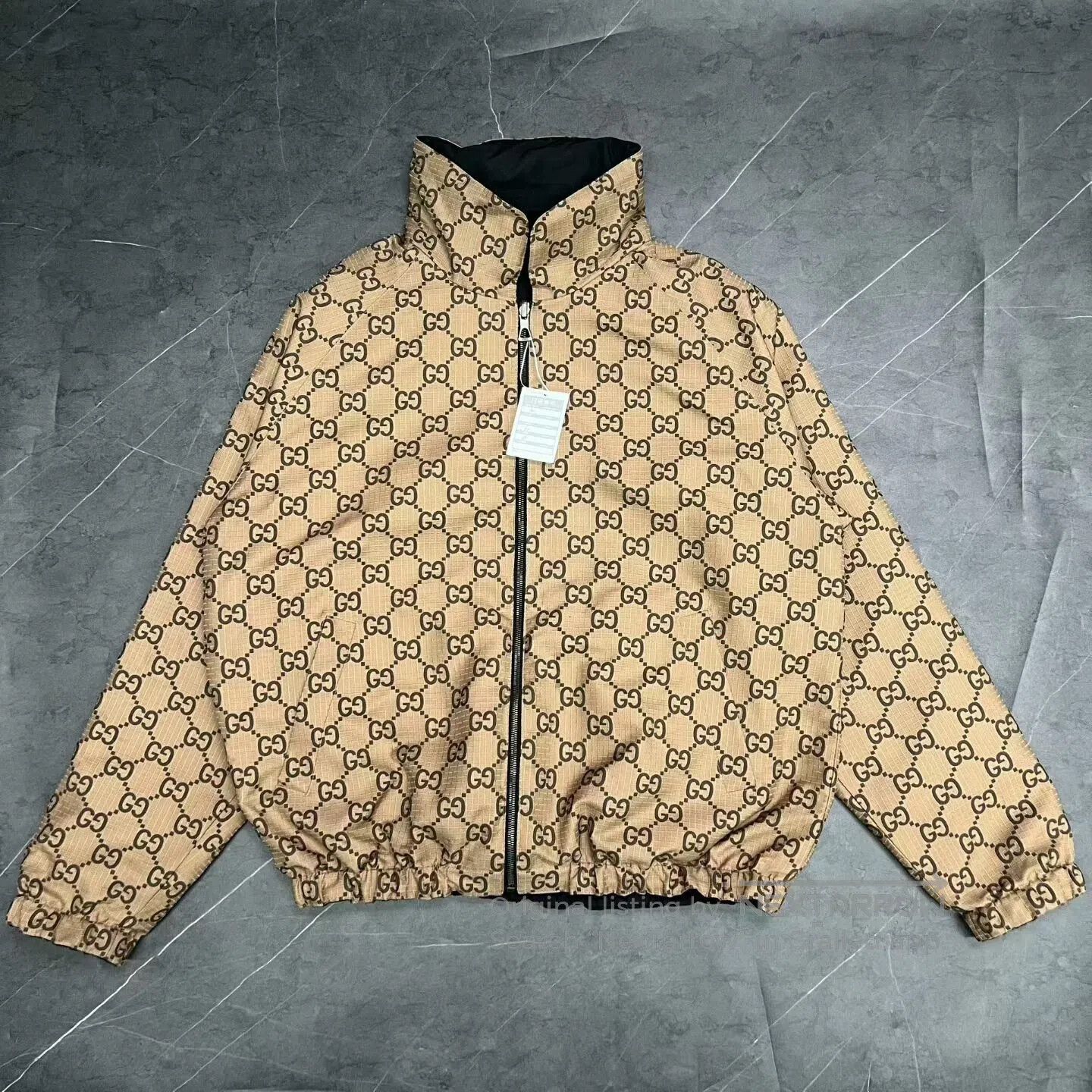 Gucci gucci double g logo reversible quilted jacket. Size US L / EU 52-54 / 3 - 1 Thumbnail