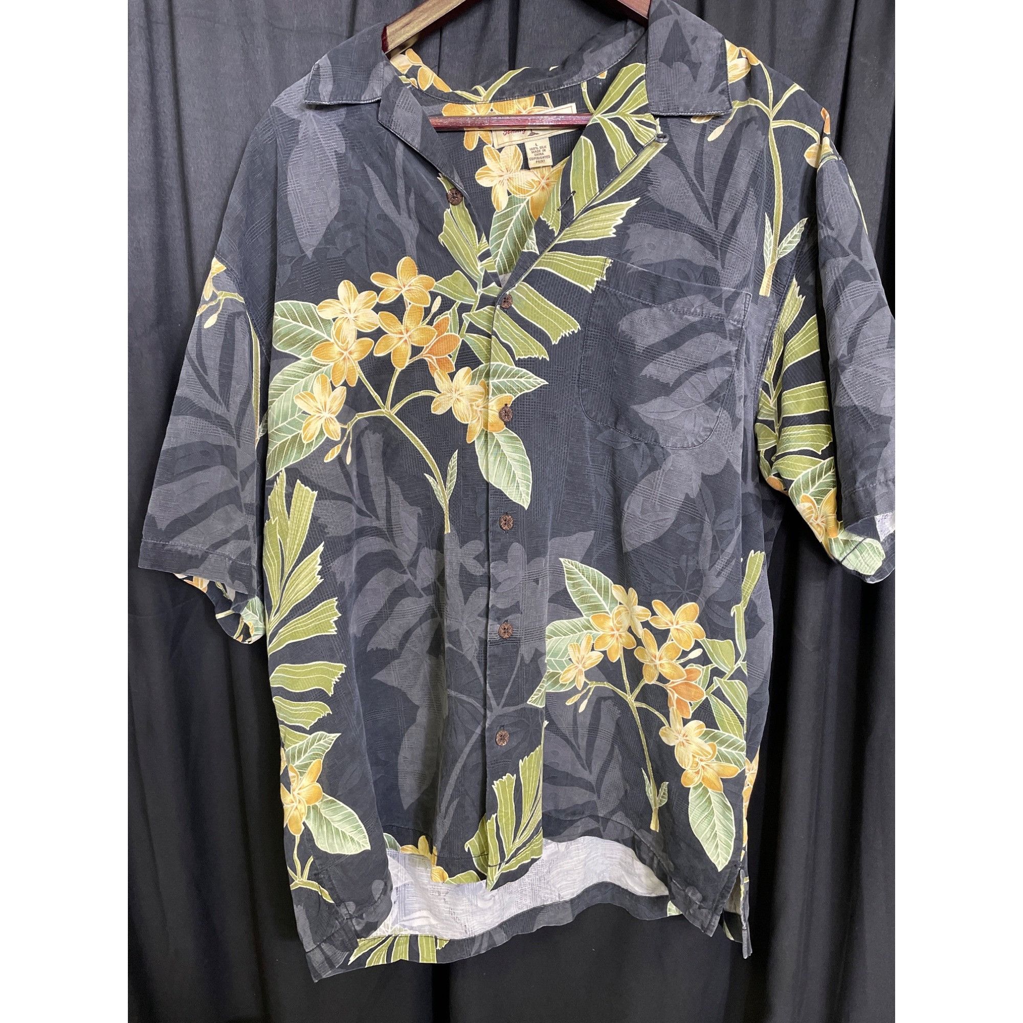 Tommy Bahama Tommy Bahama mens Gray/Green Floral Silk Button-Up Shirt Siz Size US L / EU 52-54 / 3 - 11 Thumbnail