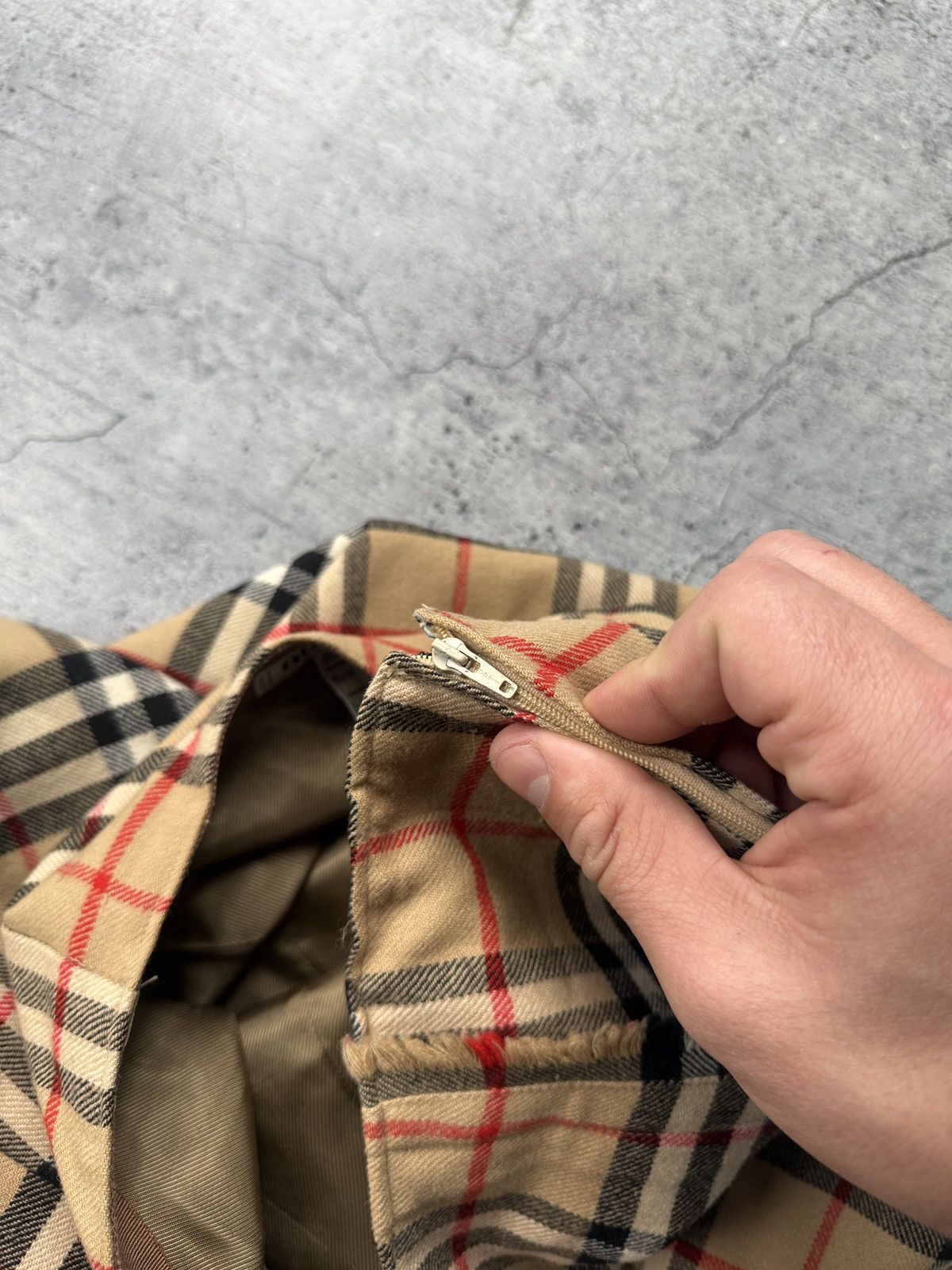 Burberry Vintage 90s Burberry’s Nova Check Wool Skirt Size 30" / US 8 / IT 44 - 7 Thumbnail