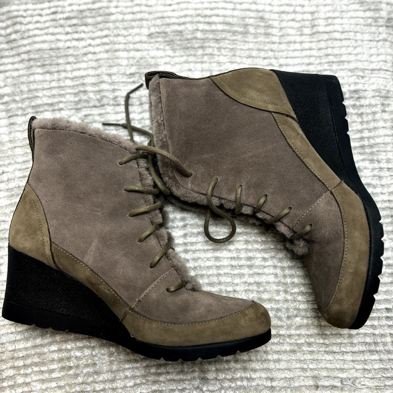 Ugg UGG Bridgit US 8 EU 39 Women’s Dark Gray Waterproof Suede We Size US 8 / IT 38 - 2 Thumbnail