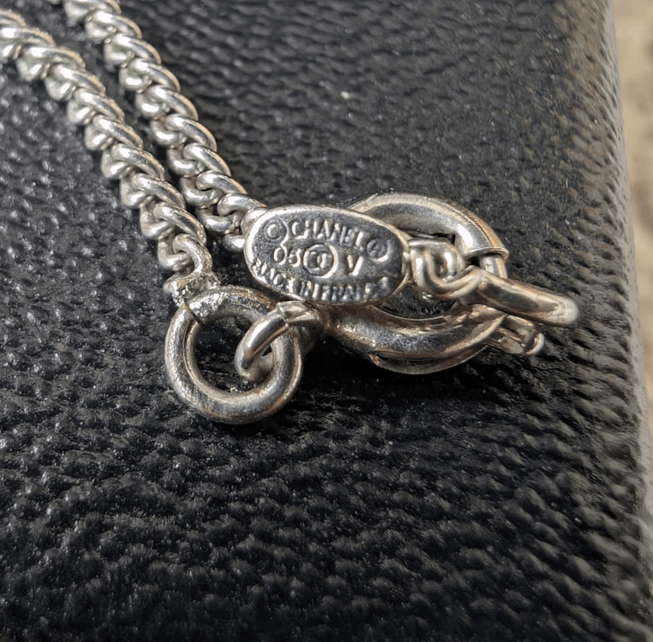 Chanel Chanel CC 05V Logo Ecru Enamel SHW Vintage necklace box Size ONE SIZE - 4 Thumbnail