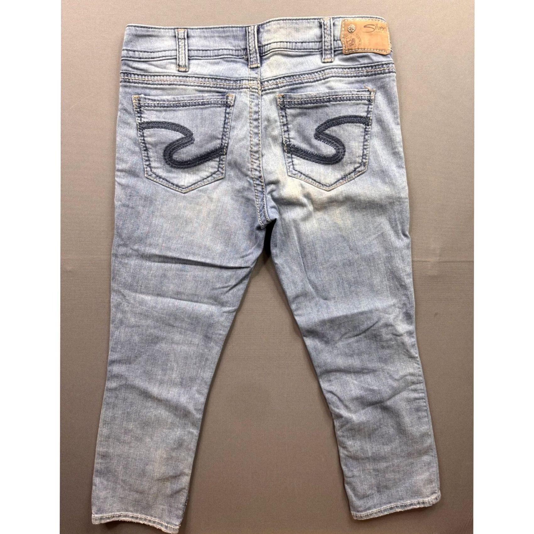 Silver Jeans Co. Silver Jeans Co Suki Capri Jeans Women Light Wash Blue Embroidered Denim W30 Capris 5-Pocket Rise Mid 8.5-10.5 Inseam 23 in Adults Womens Size 30" / US 8 / IT 44 - 2 Thumbnail