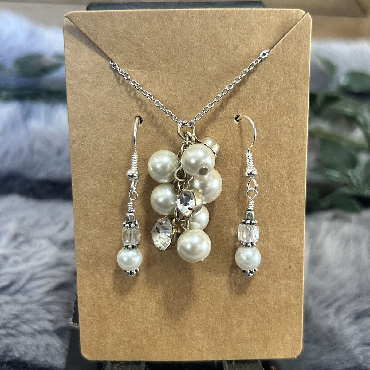 Handmade Handcrafted elegant pearl cluster crystal necklace set Size ONE SIZE - 2 Thumbnail