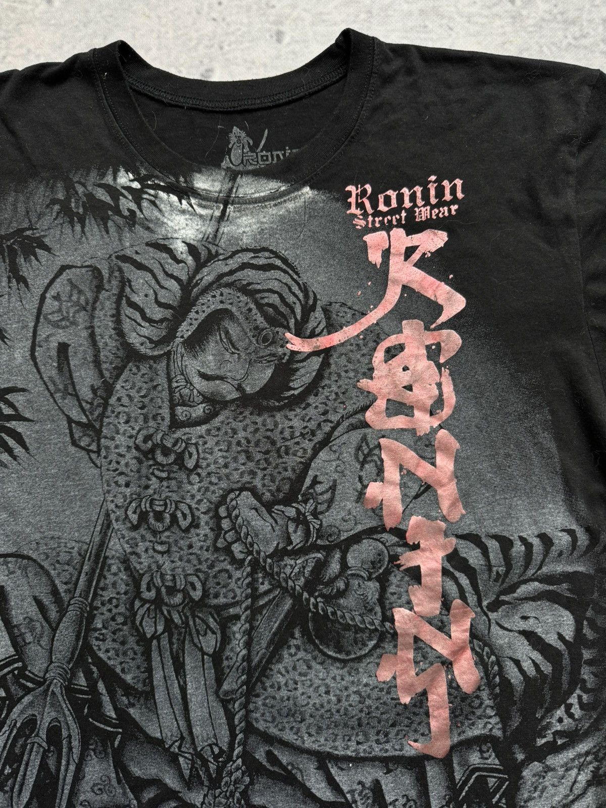 Band Tees × Japanese Brand × Vintage Ronin full print big logo Japanese tee 00s Size US XL / EU 56 / 4 - 5 Thumbnail