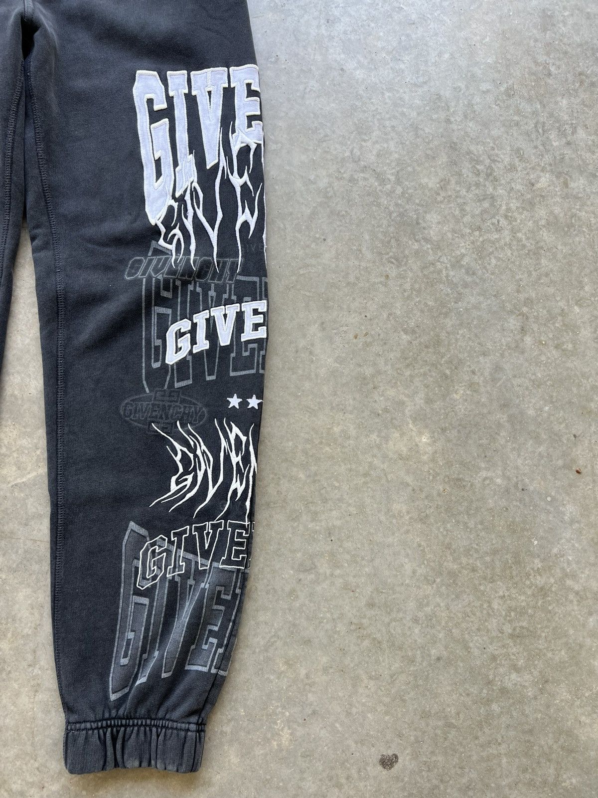 Givenchy × MMW Givenchy FW22 Multi Logo Embroidered Gothic Sweatpants Size US 30 / EU 46 - 3 Thumbnail