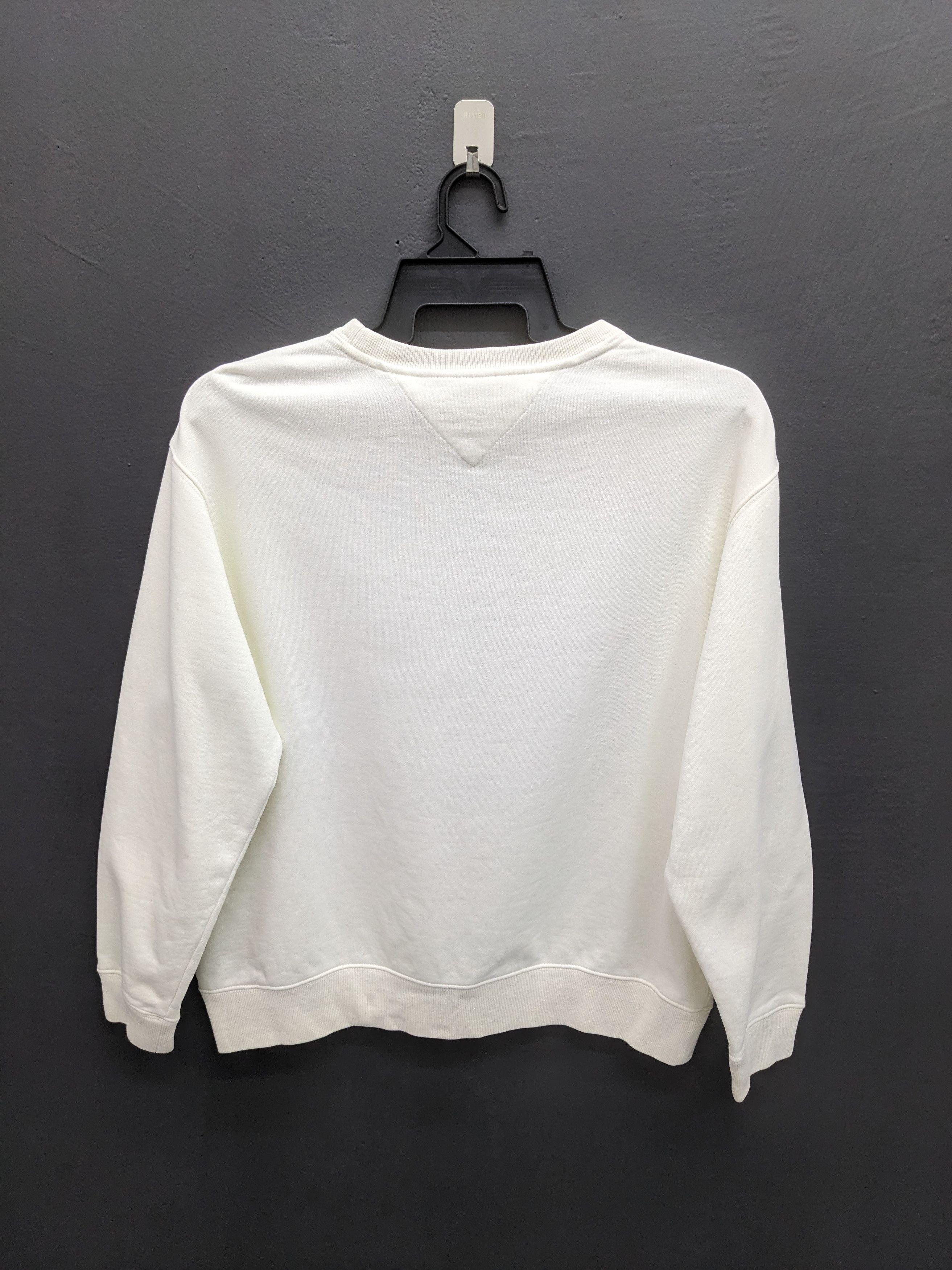 Tommy Hilfiger Tommy Hilfiger Distressed Sweatshirt Size US L / EU 52-54 / 3 - 3 Thumbnail