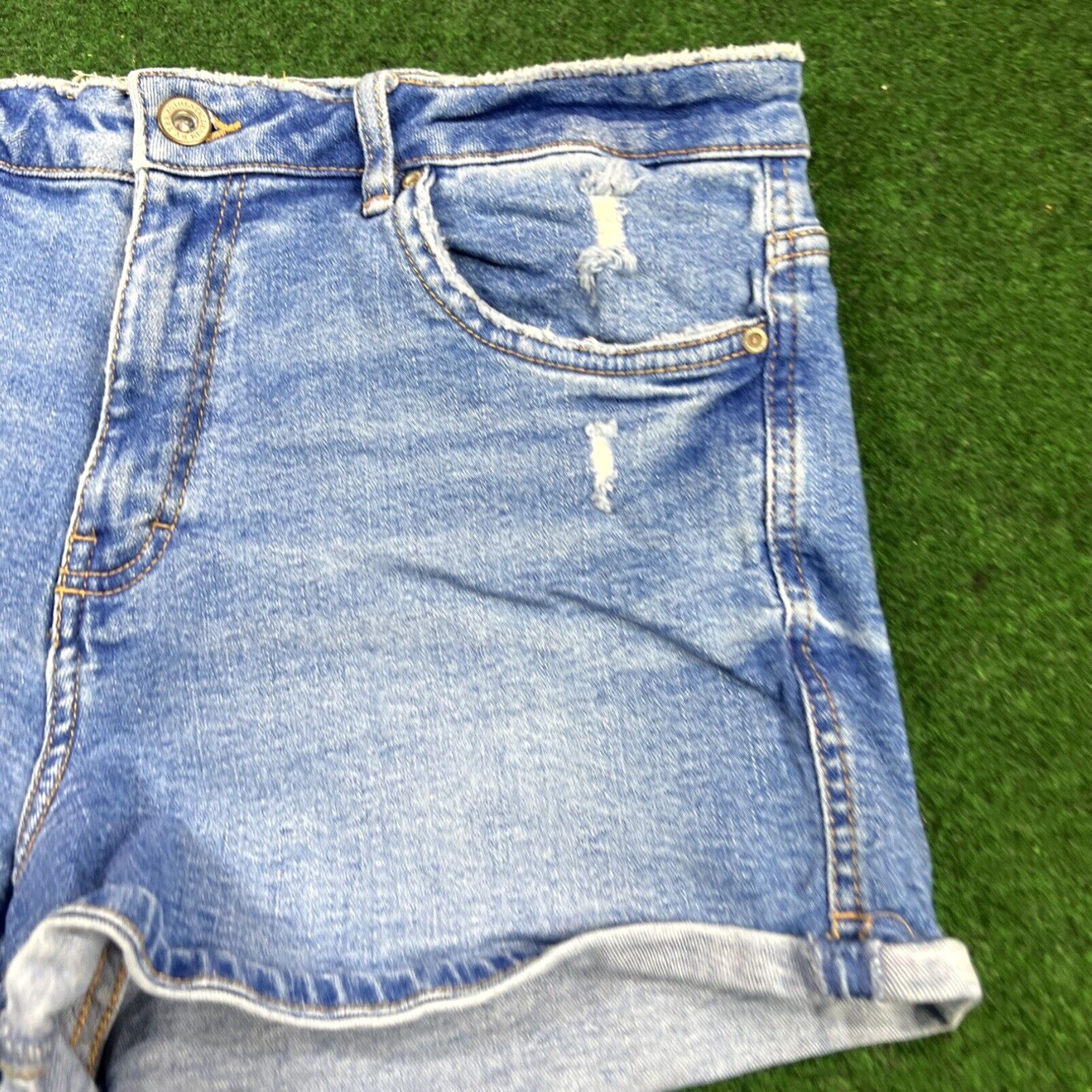Zara ZARA High Waisted Light to Medium Wash Jean Shorts Women's Size 10 Size 32" / US 10 / IT 46 - 3 Thumbnail