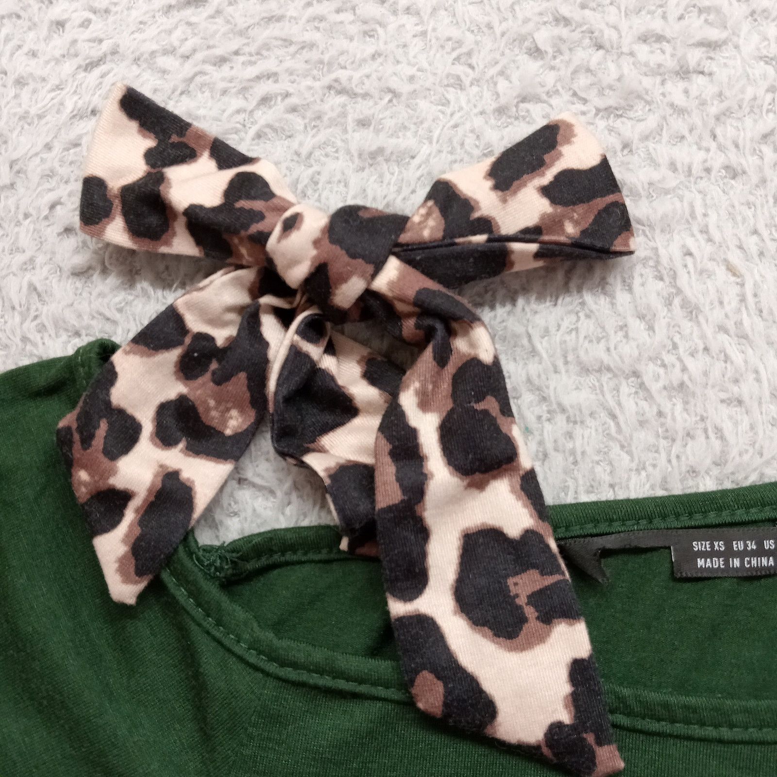 & Other Stories Women's Cold Shoulder Top XS Short Sleeve Animal Print Tie Size XS / US 0-2 / IT 36-38 - 3 Thumbnail