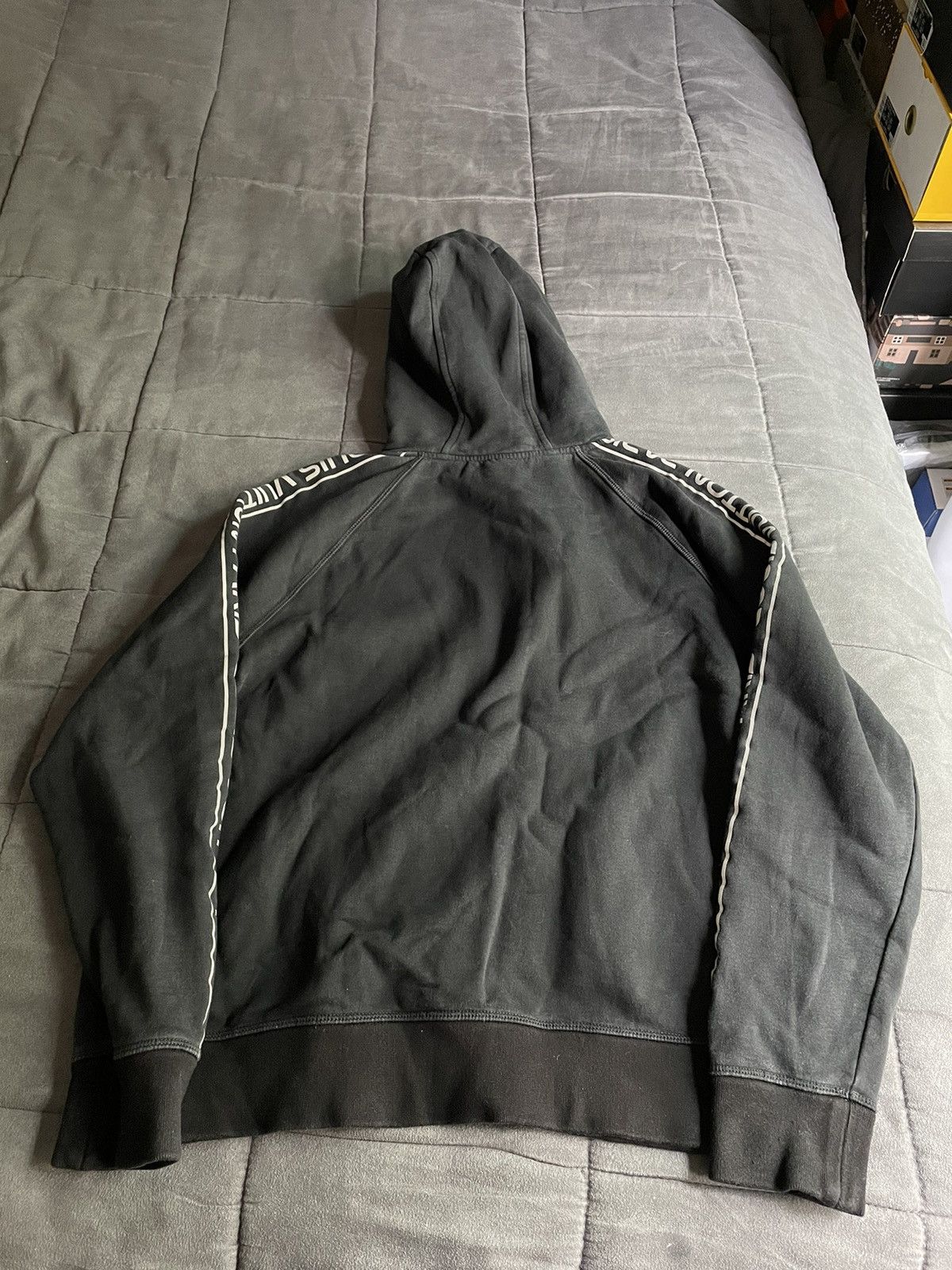 Louis Vuitton Louis Vuitton Black Reflective Logo Hoodie Size US M / EU 48-50 / 2 - 3 Thumbnail