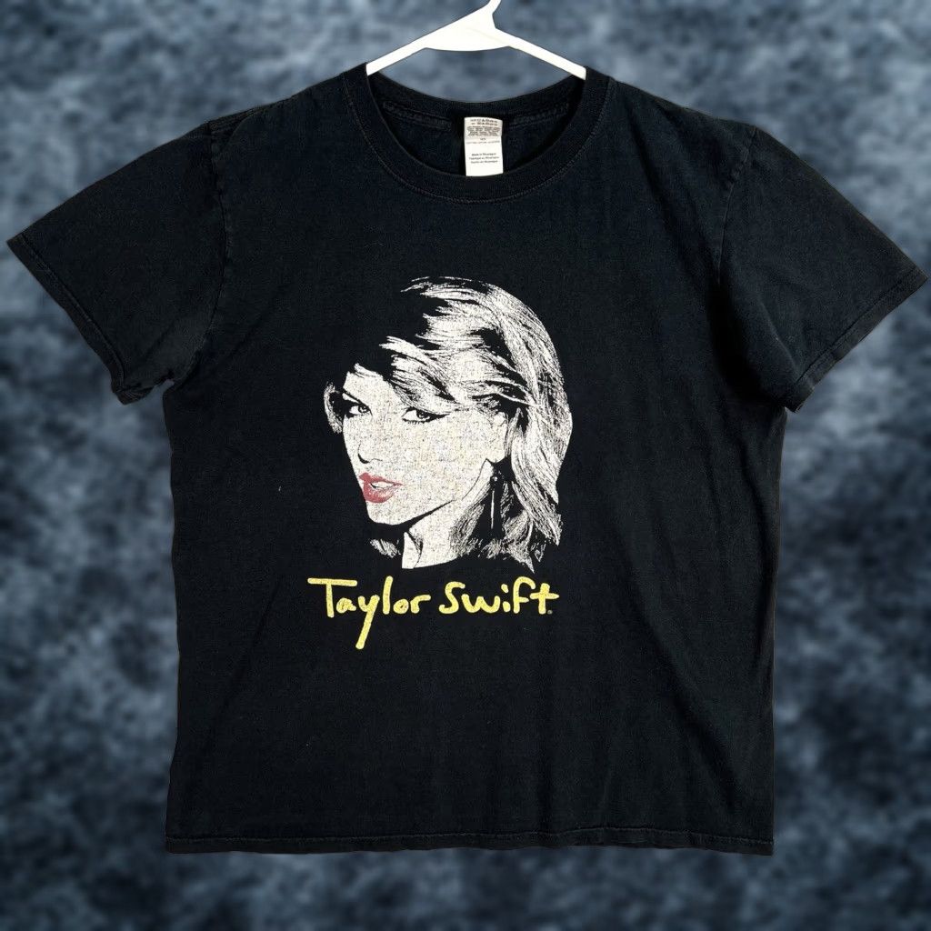 Gildan T Swift Singer Portrait Tour Promo T Shirt Adult Mens Medium Black Shirt Nike Size US M / EU 48-50 / 2 - 1 Thumbnail