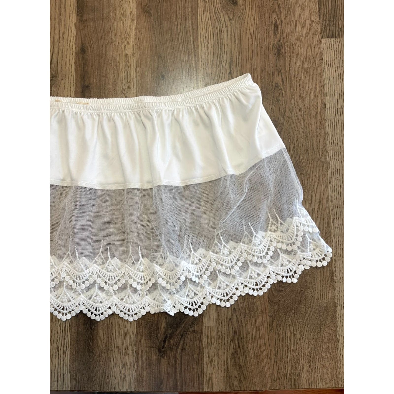 Vintage Indigo Thread Co. Extender Women's Plus 3X White Knit & Lace Scalloped Hem T-Shirt, 3X, White, Knit & Lace Scalloped Hem, Plus, VINTAGE? Size XXL / US 16-18 / IT 52-54 - 4 Thumbnail