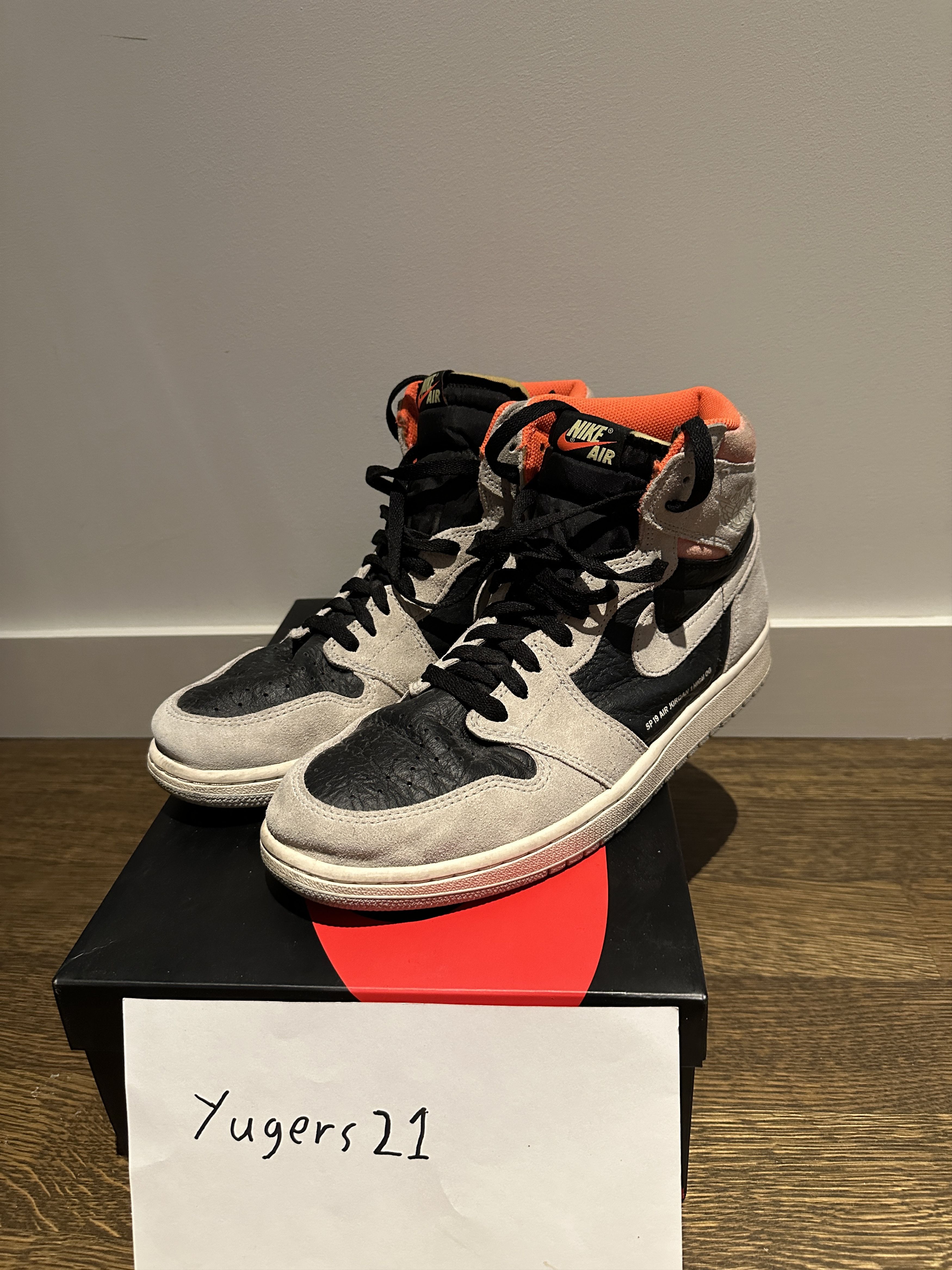 Nike Air Jordan 1 Retro High Neutral Grey 2019 Size US 11.5 / EU 44-45 - 1 Thumbnail
