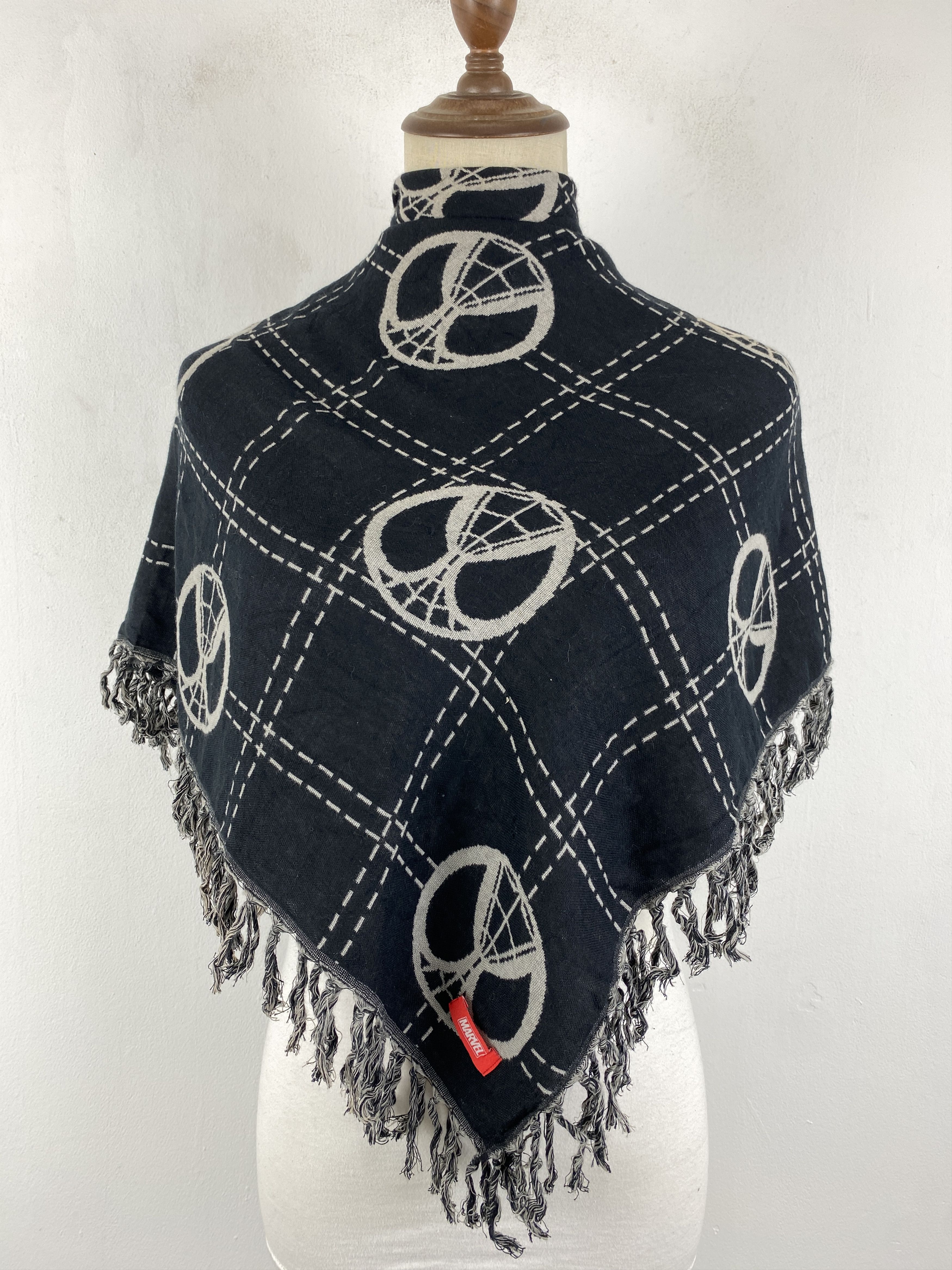 Marvel Comics × Vintage Marvel Wool Scarf Shawl Babushka head Scarf SN0032 Size ONE SIZE - 1 Thumbnail