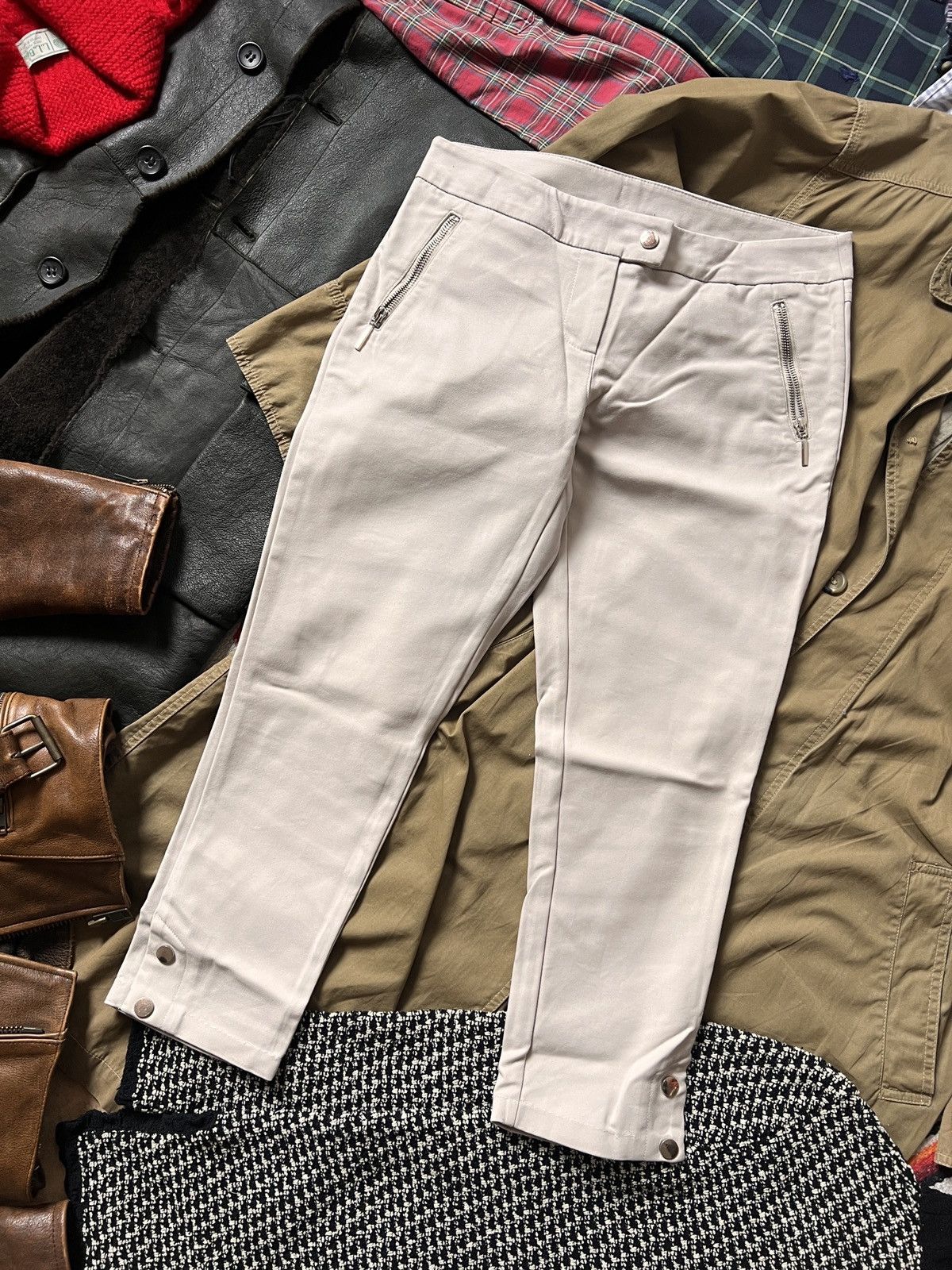 Brunello Cucinelli Brunello Cucinelli Beige Capri Short Pants Cotton Trousers Size 28" / US 6 / IT 42 - 2 Thumbnail