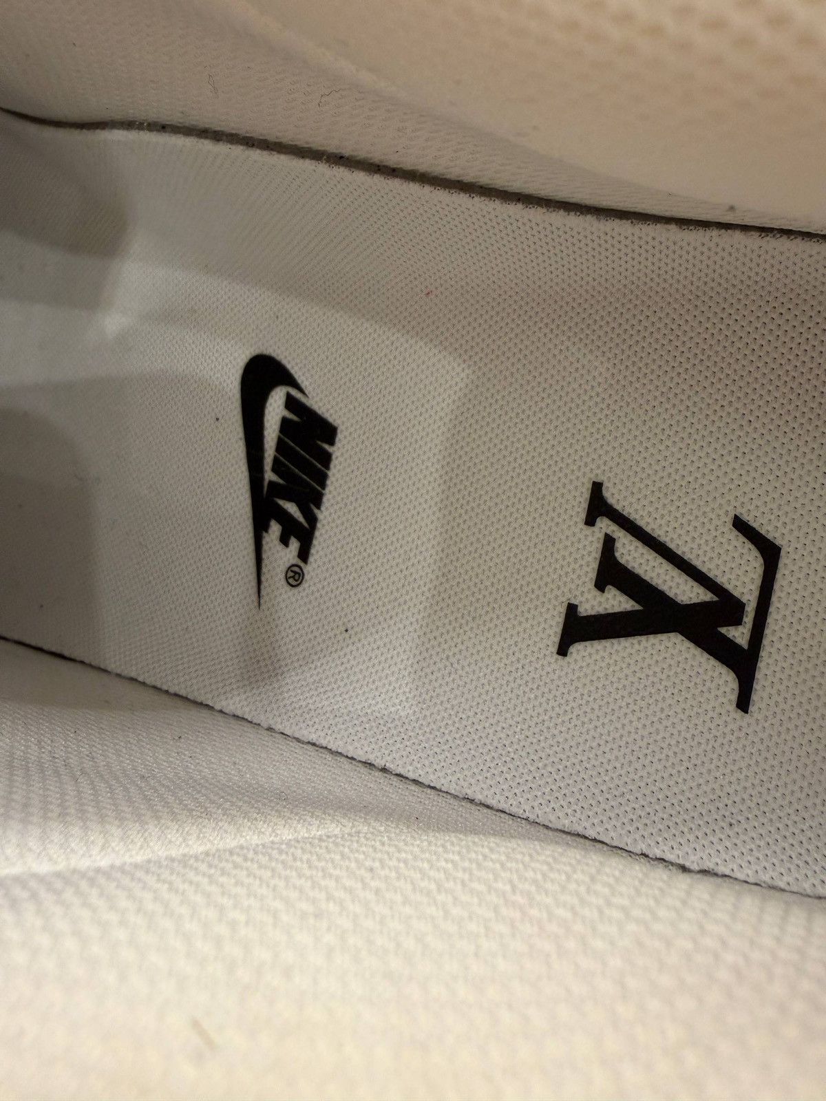 Louis Vuitton Louis Vuitton x Nike Air Force 1 Low White Red Virgil Abloh Size US 8.5 / EU 41-42 - 8 Thumbnail