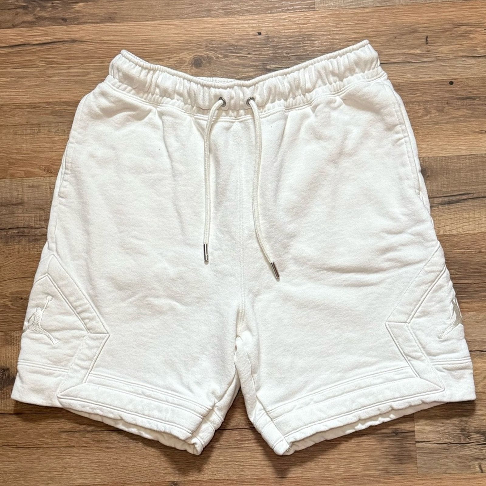 Jordan Brand Air Jordan Diamond Fleece Shorts Size US 26 / EU 42 - 1 Thumbnail