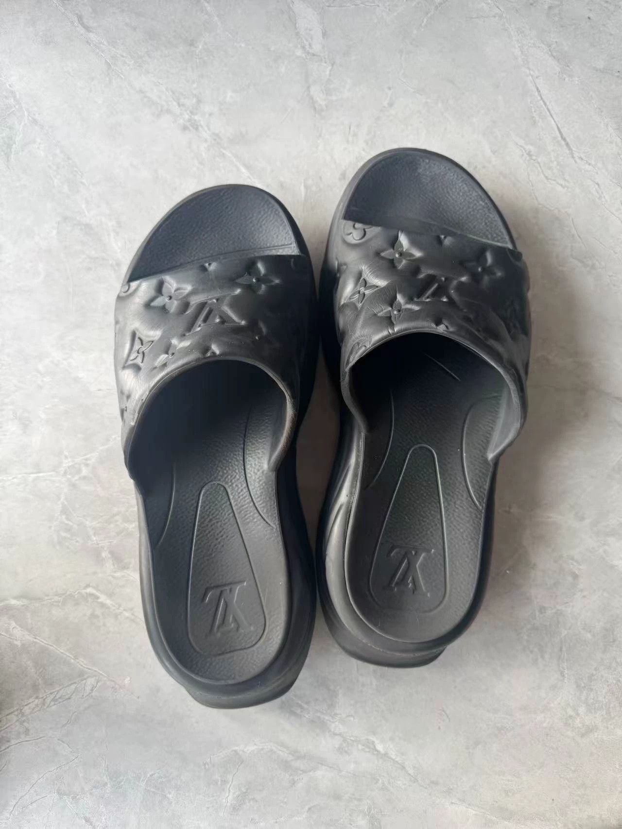 Louis Vuitton LV Slippers 39 (Fits 38) Size US 8.5 / IT 38.5 - 1 Thumbnail