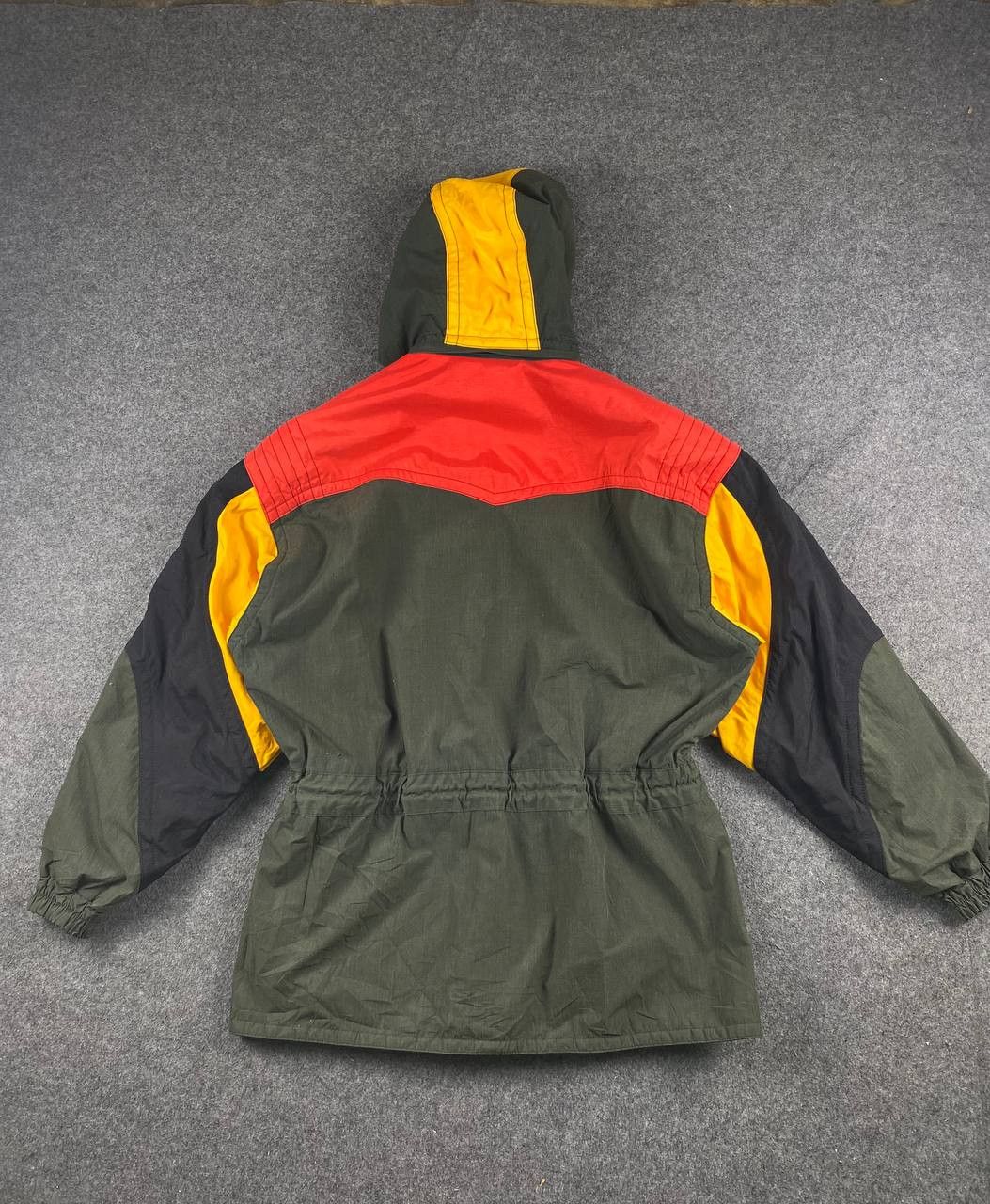 descente snow adventure multipocket jacket nice design