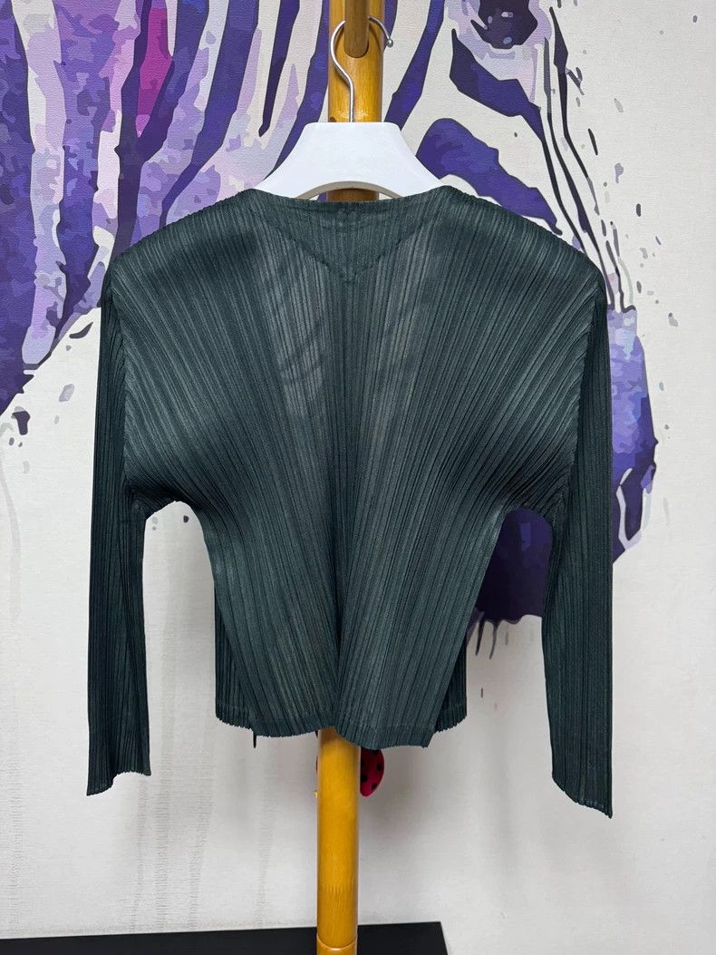 Issey Miyake Issey Miyake size:3 Dark green pleated cardigan Size S / US 4 / IT 40 - 2 Thumbnail