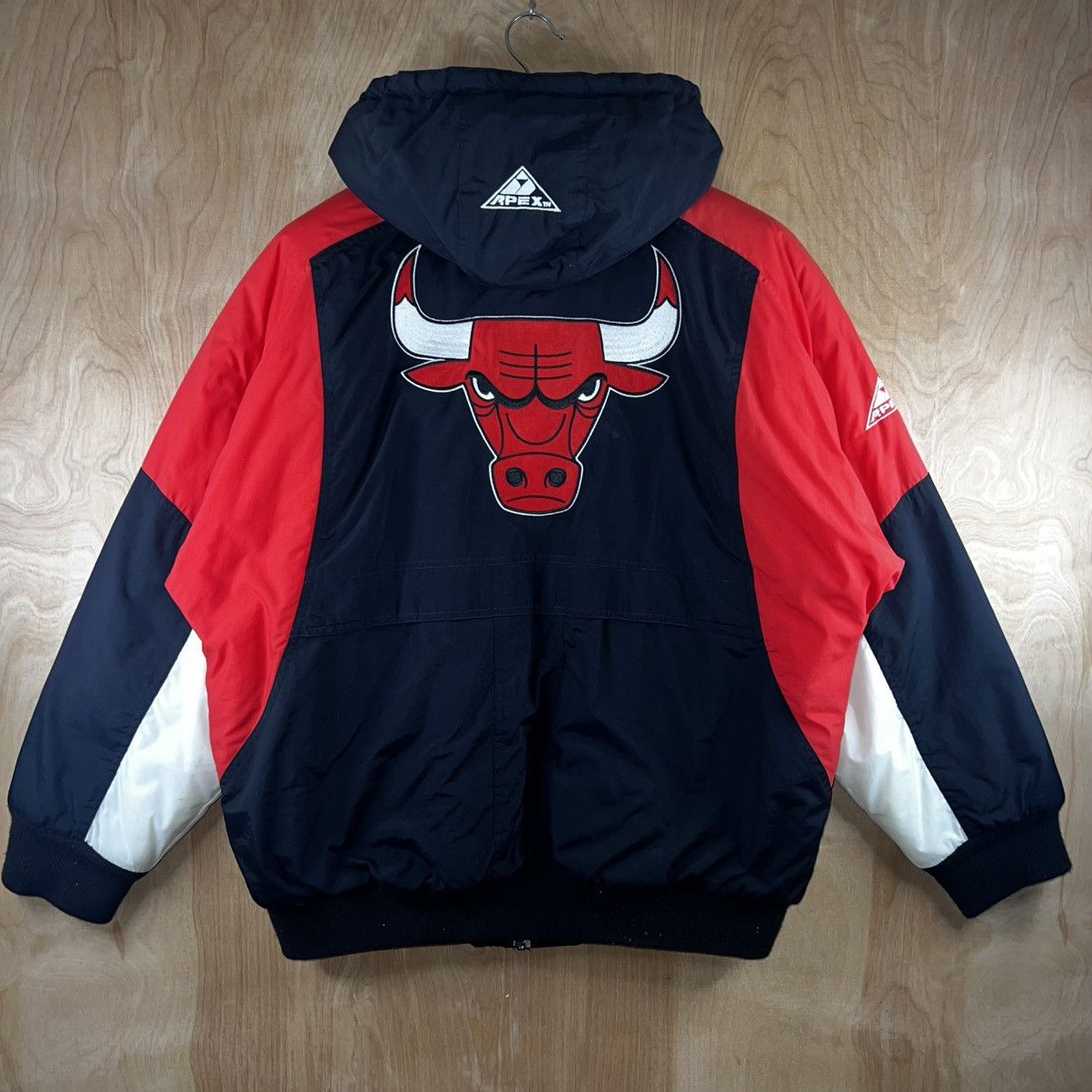 Apex One VINTAGE 90s APEX ONE NBA CHICAGO BULLS LOGO PUFFER JACKET Size US L / EU 52-54 / 3 - 10 Thumbnail