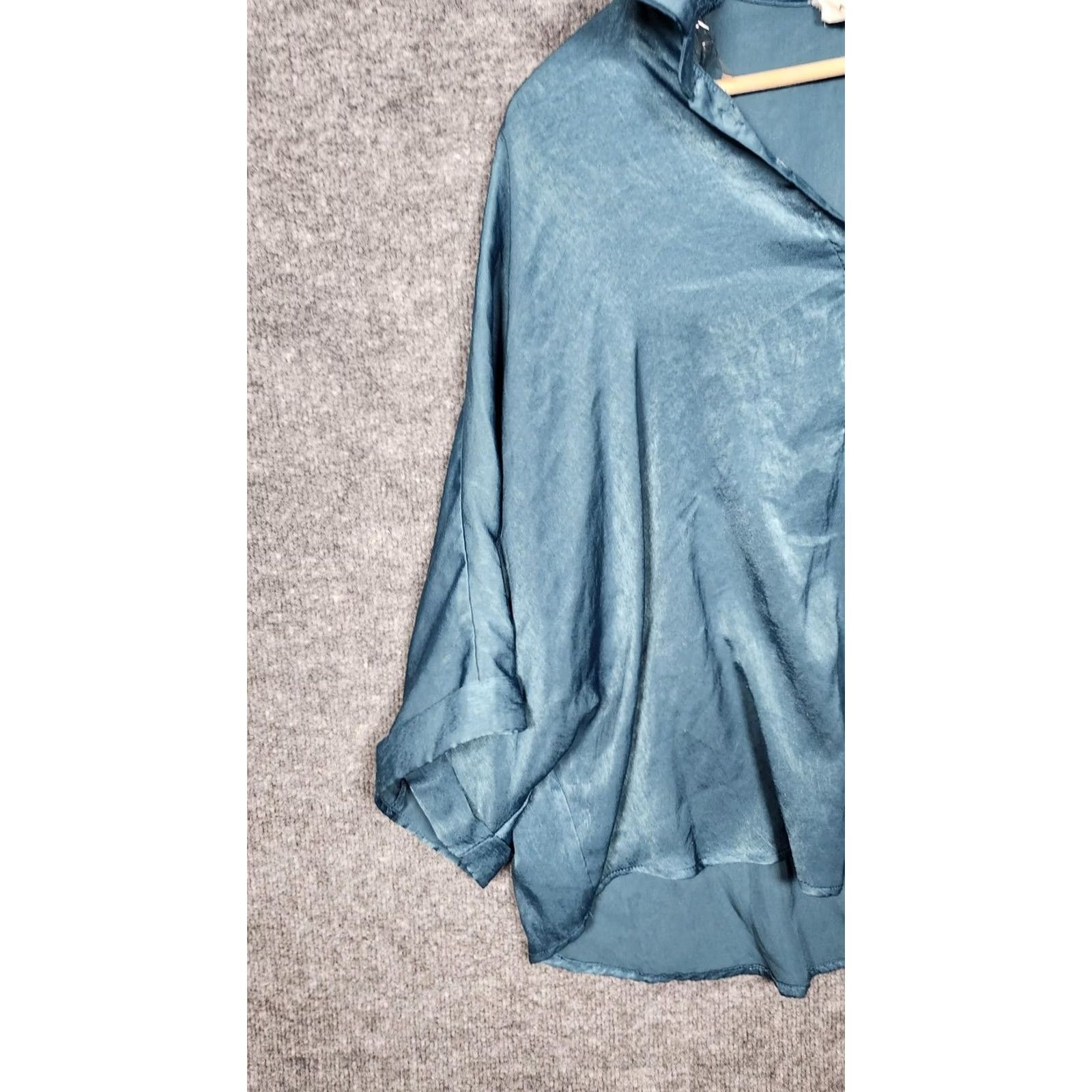 Vintage Andree By Unit Shirt Womens Medium Large Blue Satin High Low Dolman Sleeve Size M / US 6-8 / IT 42-44 - 4 Thumbnail