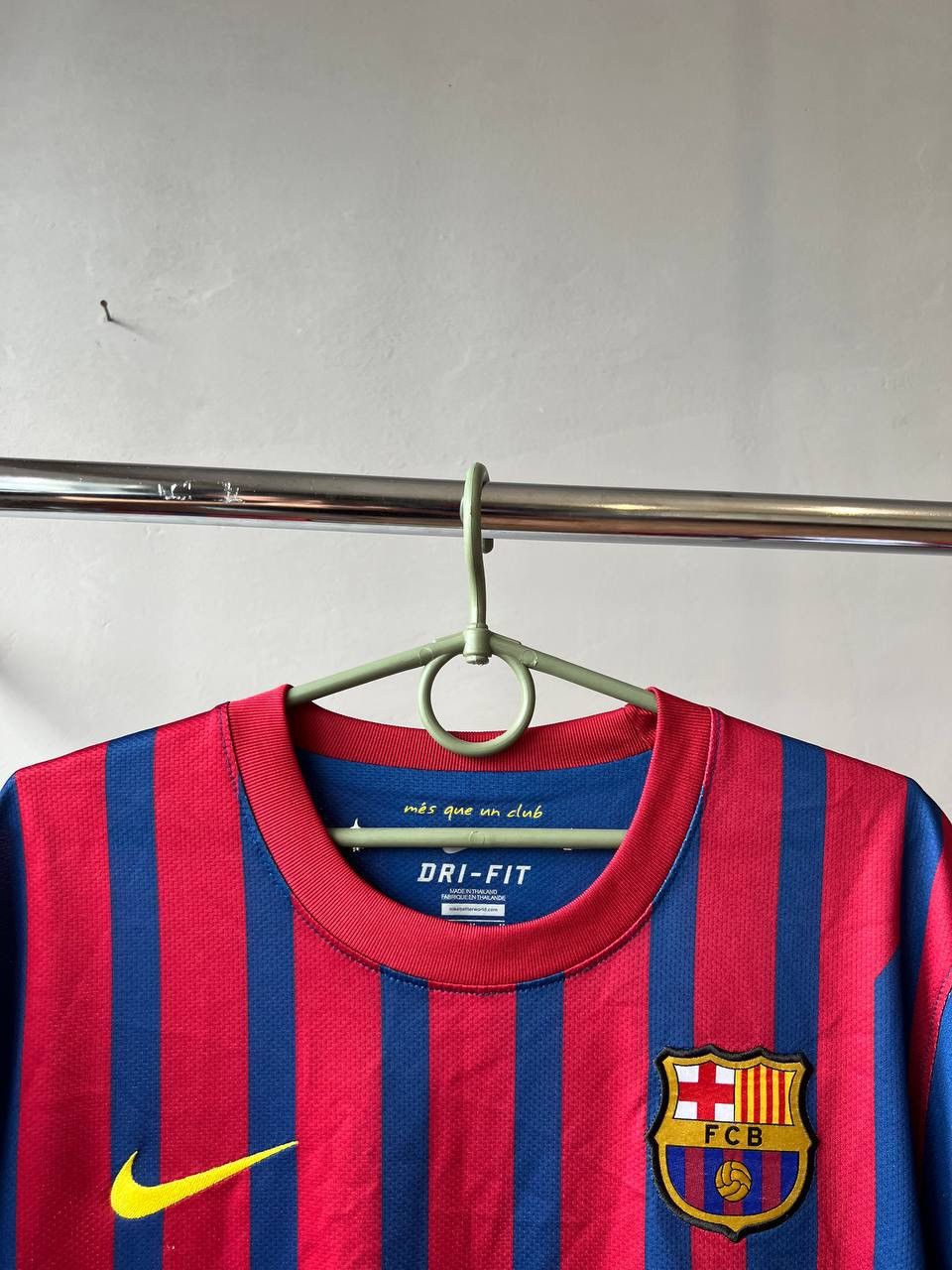Nike 2011/12 BARCELONA FC HOME SOCCER JERSEY SHIRT NIKE SIZE M Size US M / EU 48-50 / 2 - 5 Thumbnail