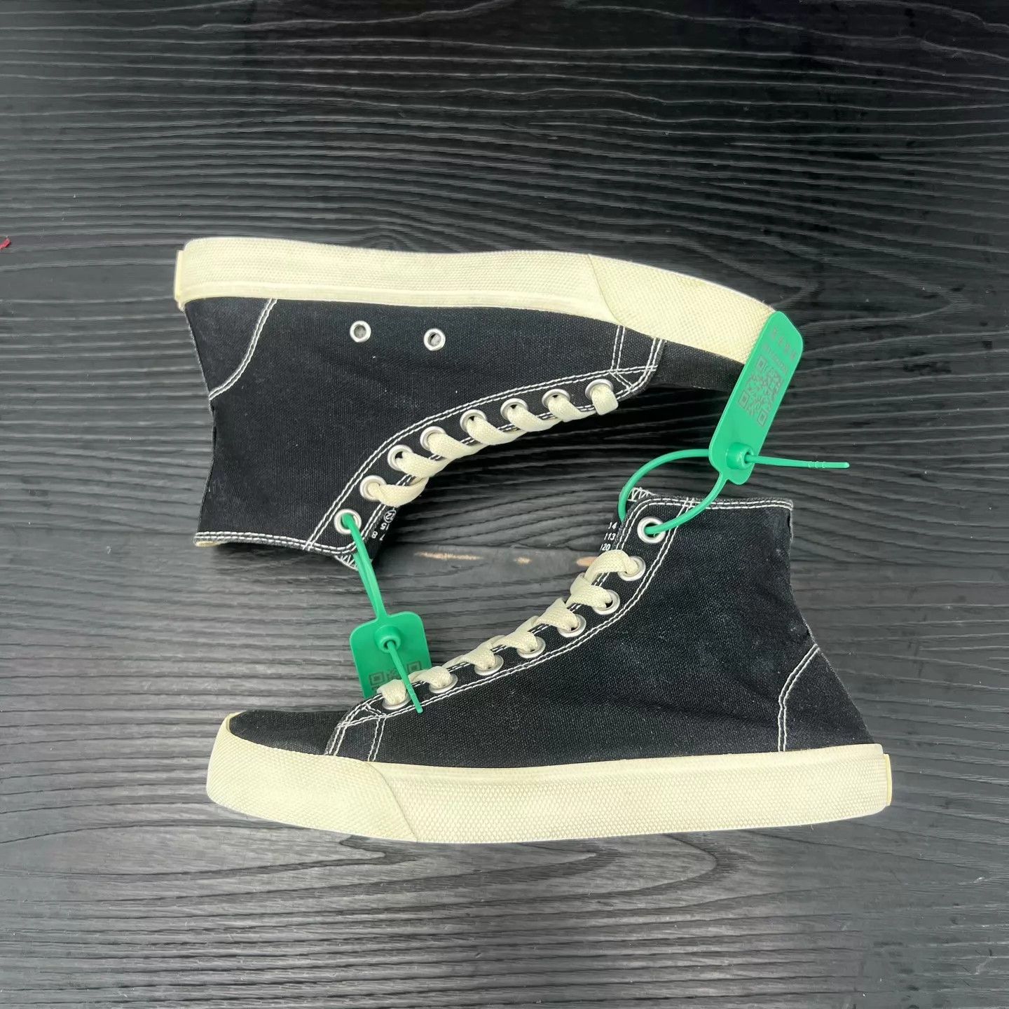 Maison Margiela Maison Margiela Tabi Black & White 37 (boxed) Size US 6.5 / IT 36.5 - 2 Thumbnail