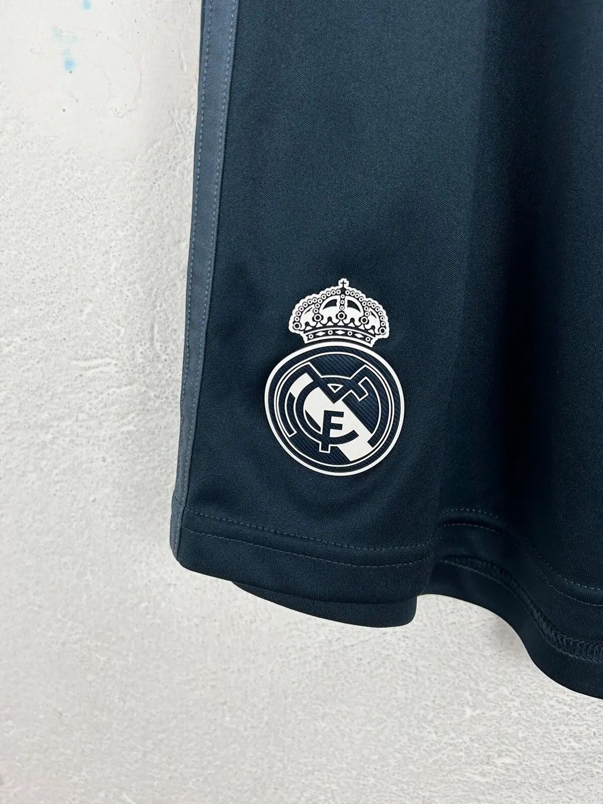 Adidas Adidas Real Madrid 2018/19 Away Kit Sportswear Soccer Shorts Size US 34 / EU 50 - 2 Thumbnail