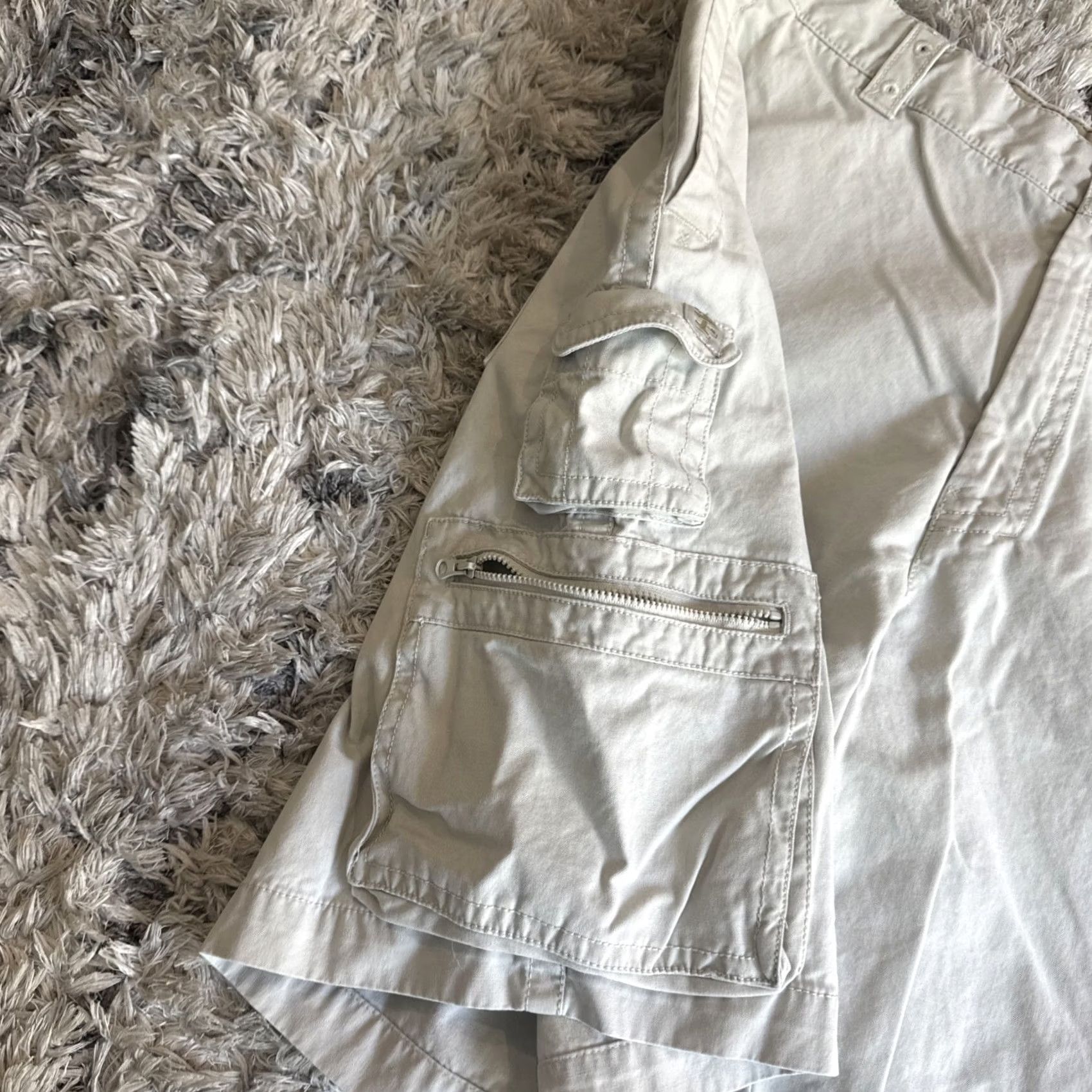 Izod VINTAGE Izod Shorts Size 38 Gray Cream Casual Pockets Rare Y2K 00’s Men’s Size US 38 / EU 54 - 3 Thumbnail