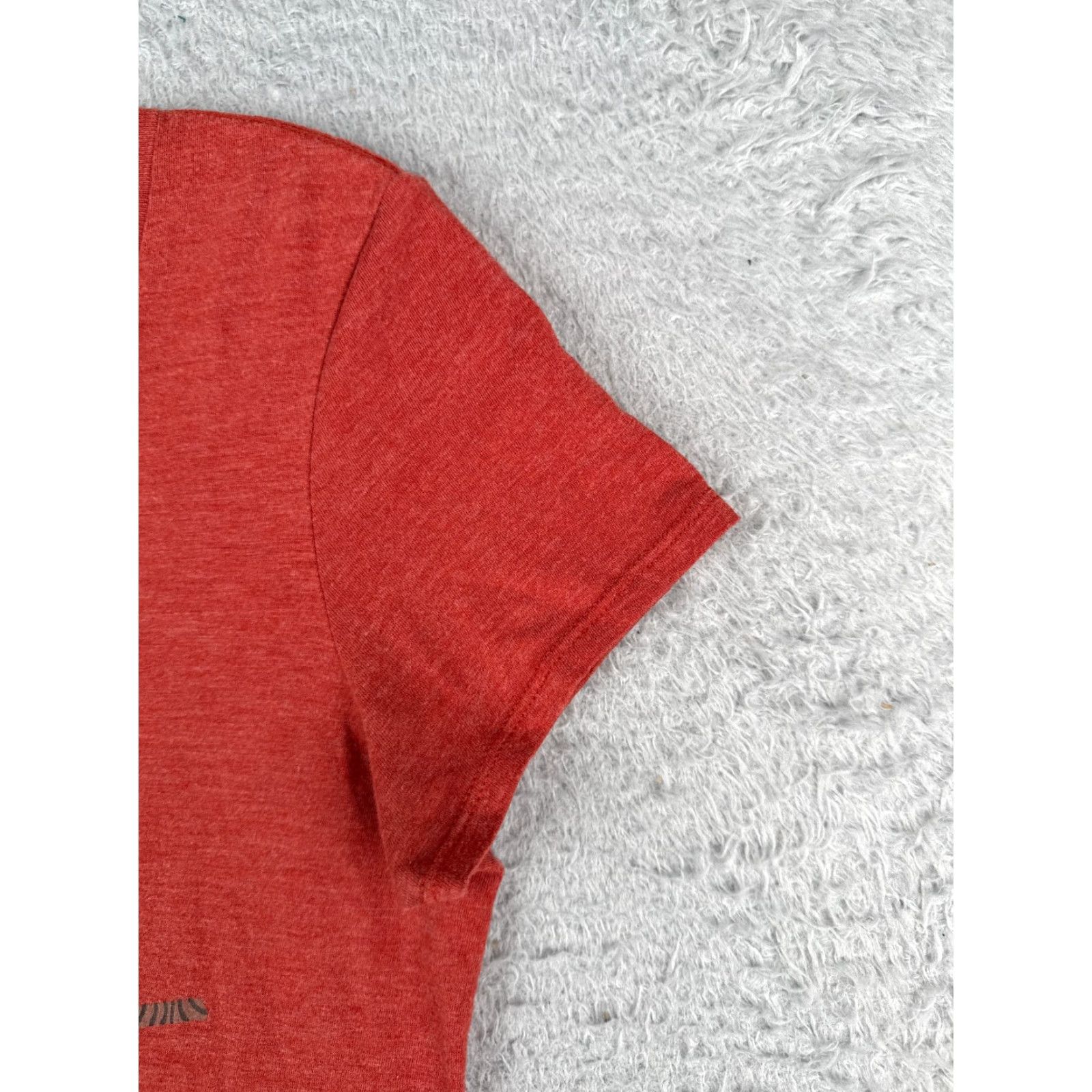 The North Face The North Face Shirt Women XS Red V-Neck Polyester Blend Classic Slim Fit T-Shirt Casual Womens XS Red The North Face Size XS / US 0-2 / IT 36-38 - 2 Thumbnail