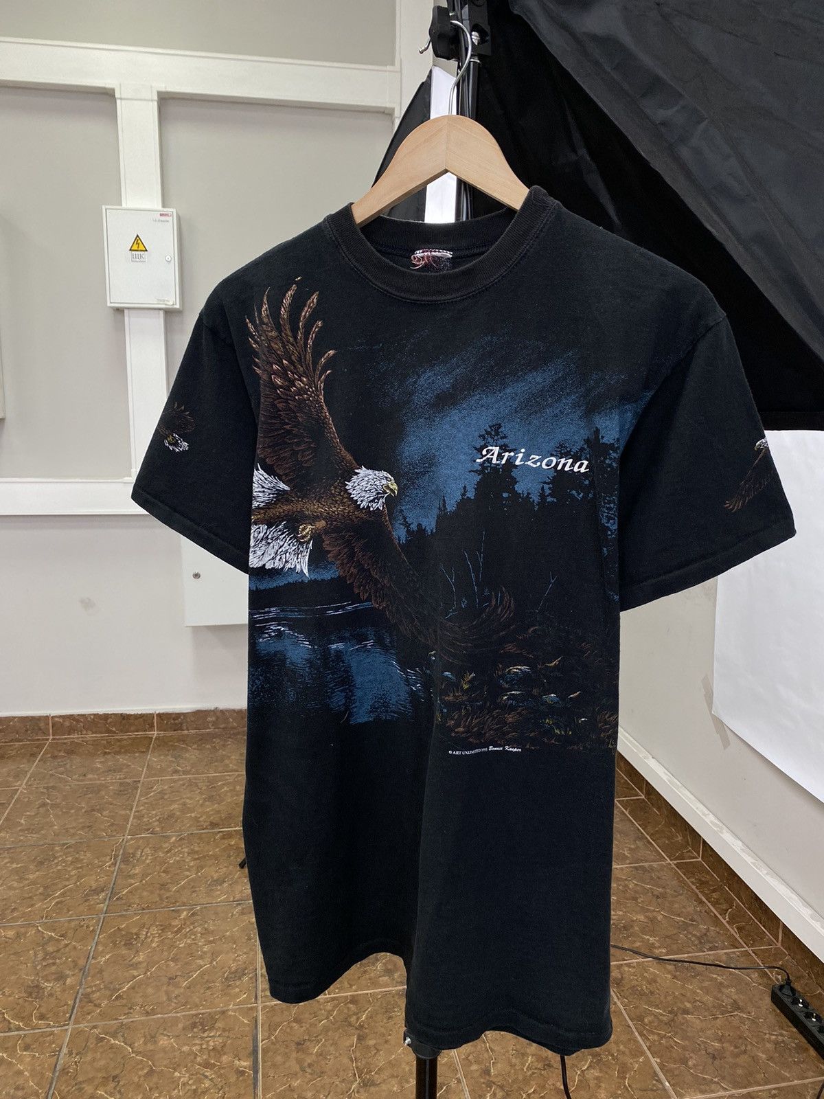 Native 🇺🇸 Vintage 1995 Arizona Eagle Navajo NATIVE AMERICAN t-shirt Size US M / EU 48-50 / 2 - 1 Thumbnail