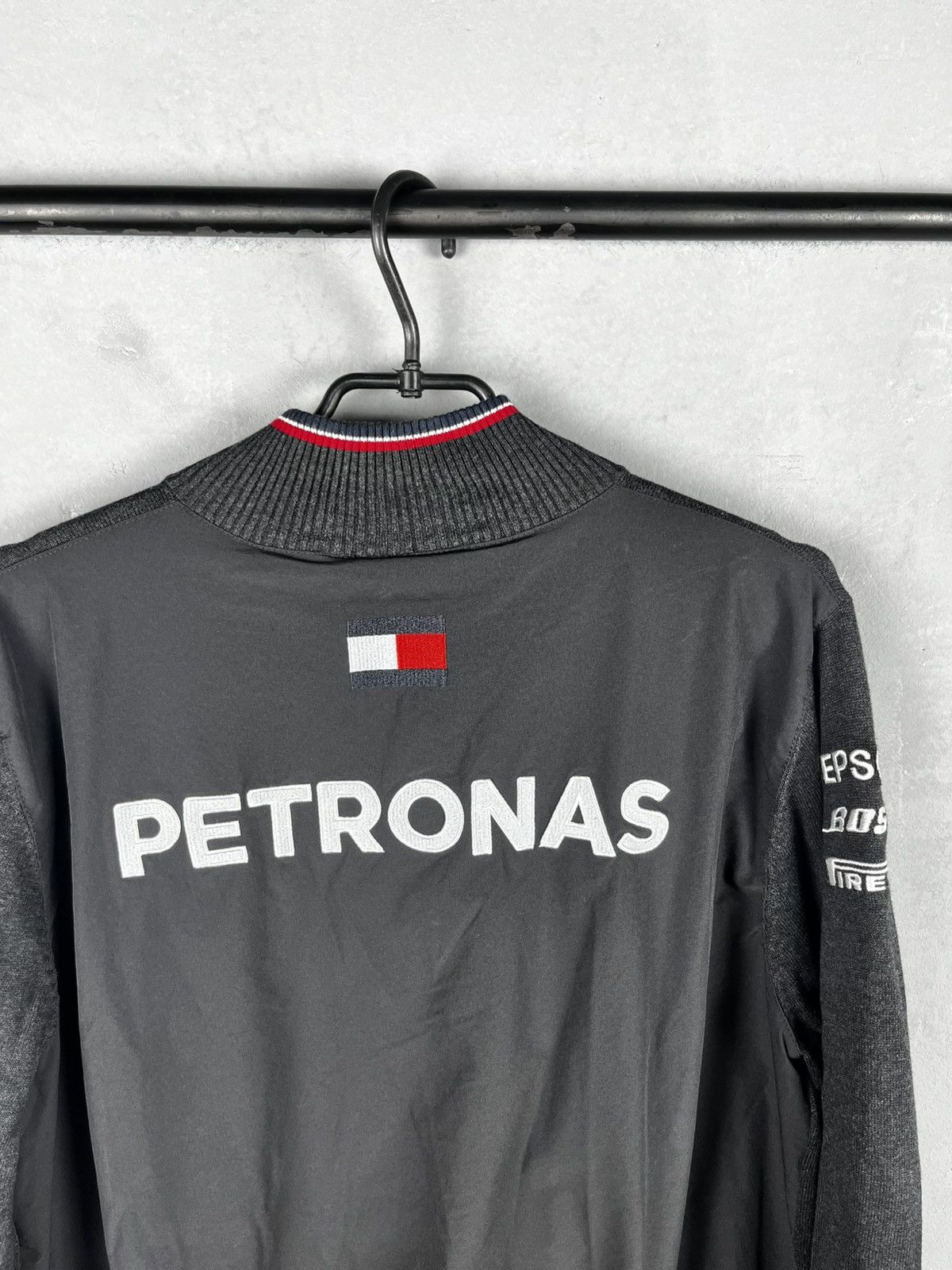 Mercedes-Benz Petronas AMG sweater size L Size US L / EU 52-54 / 3 - 9 Thumbnail