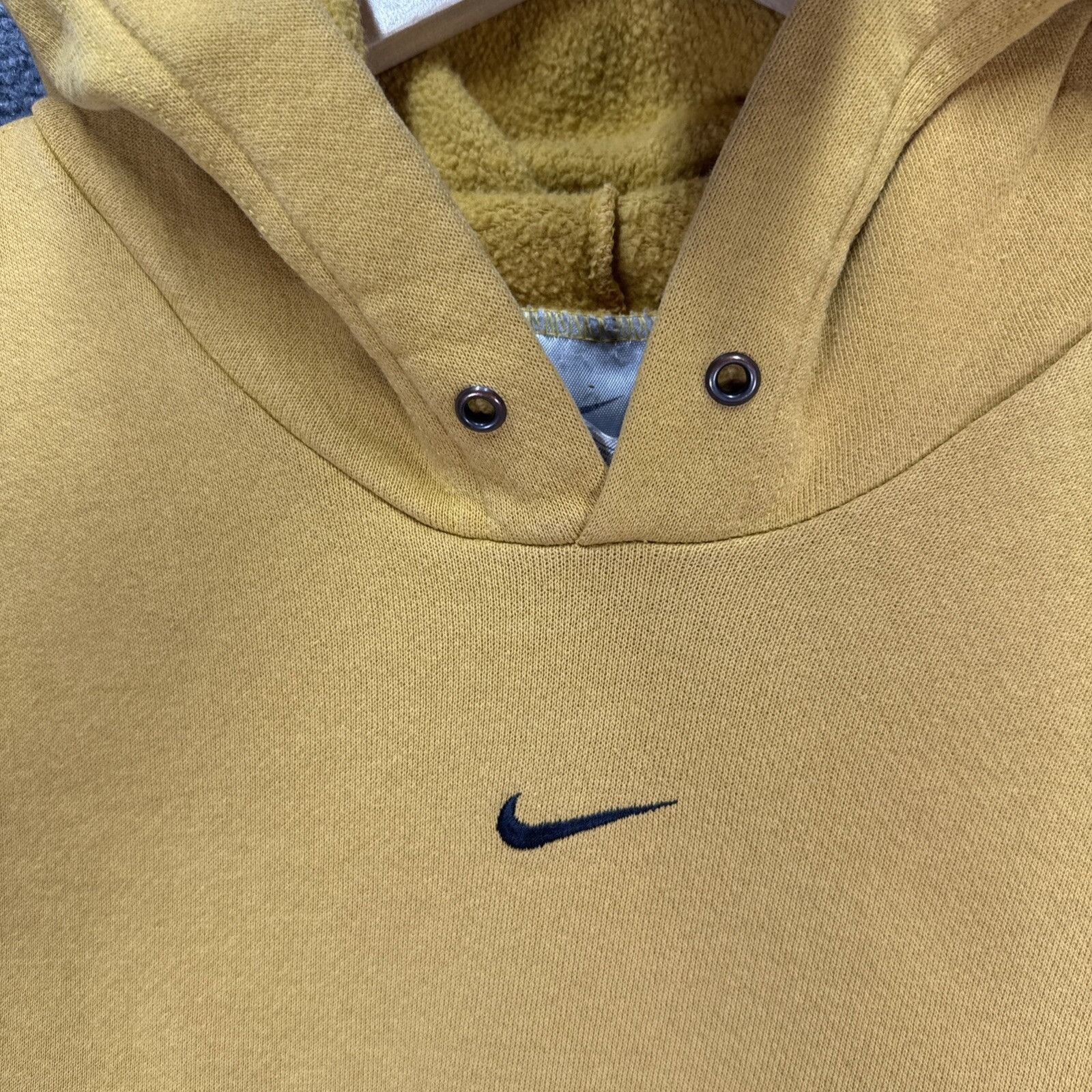 Nike Vintage Nike Hoodie Mens XL Yellow Center Swoosh Skate Grung Size US XL / EU 56 / 4 - 6 Thumbnail