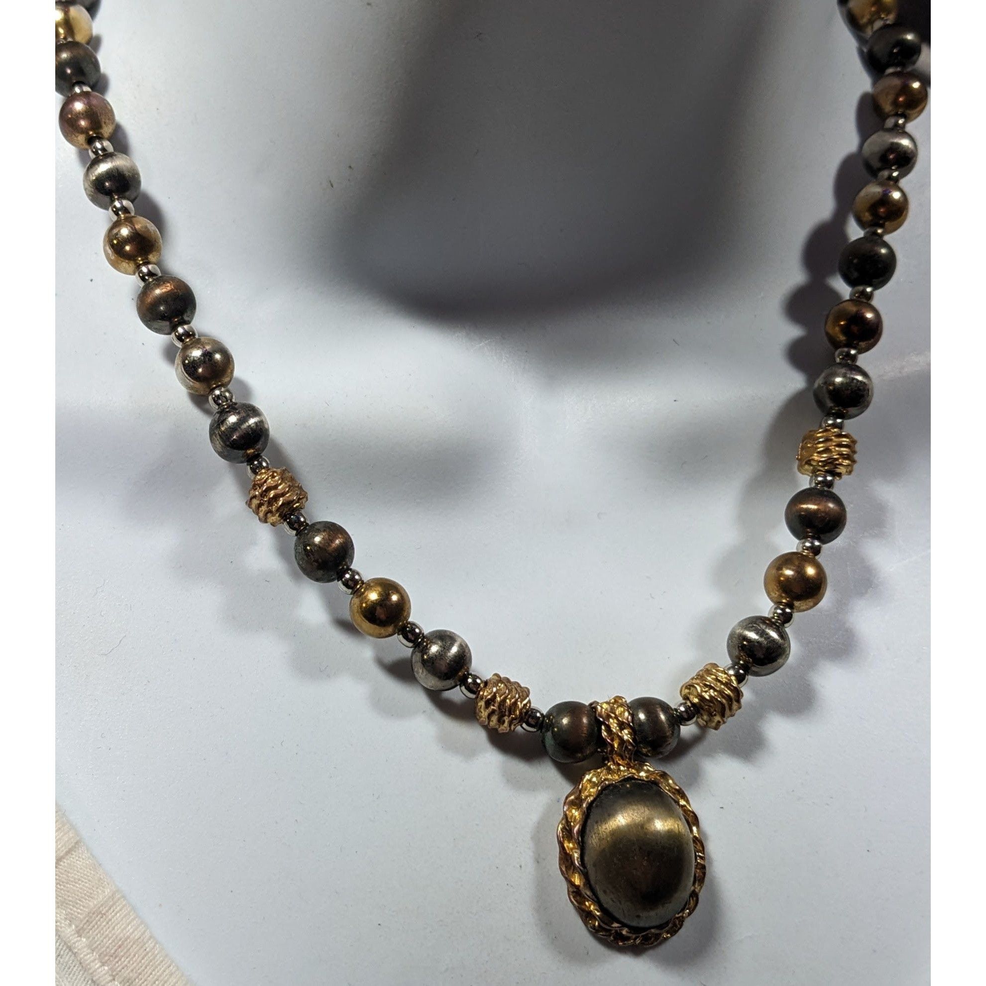 Other Vintage Gold And Silver Beaded Pendant Necklace Size ONE SIZE - 8 Thumbnail