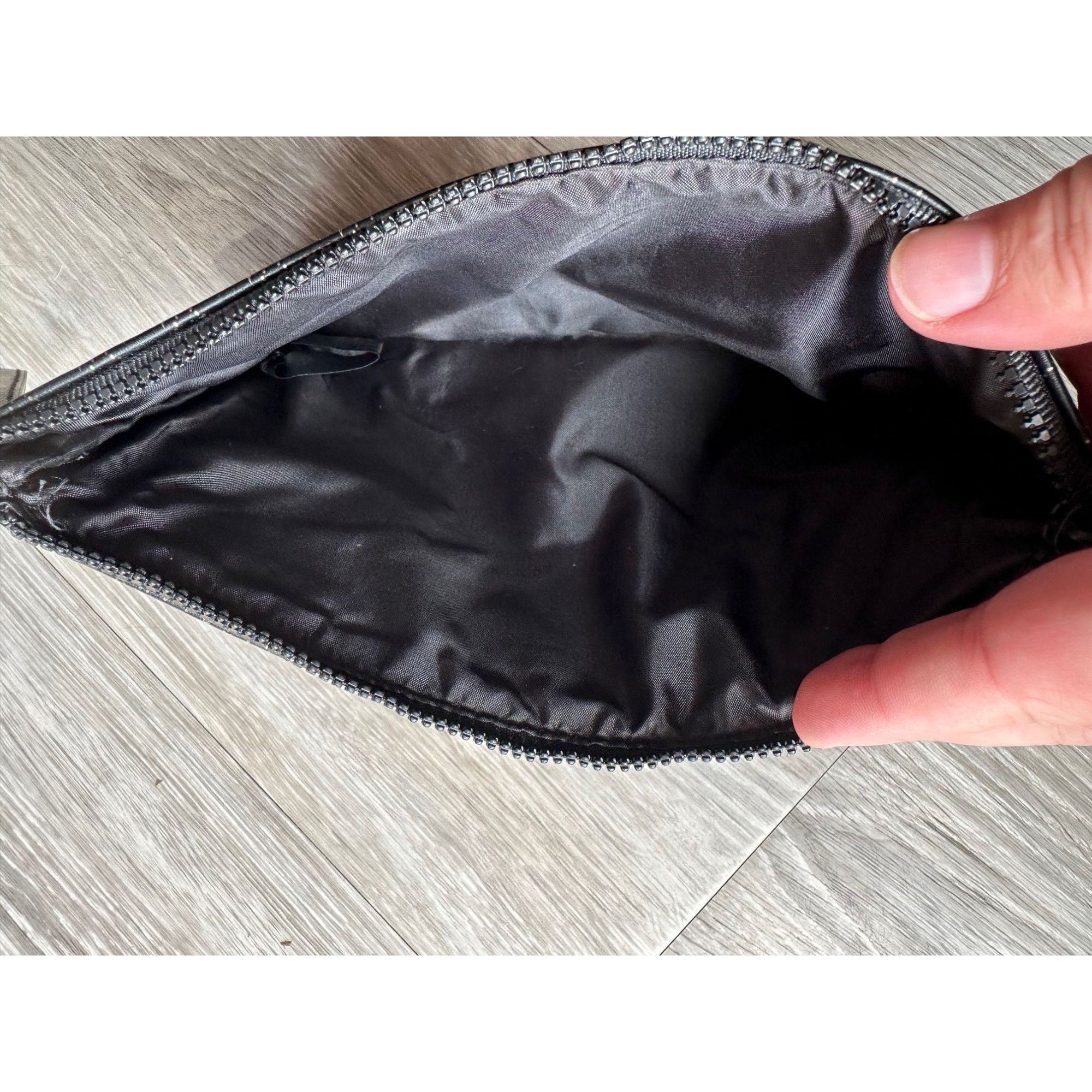 Yves Saint Laurent YSL Yves Saint Laurent Black Beaute Pouch Size ONE SIZE - 8 Thumbnail