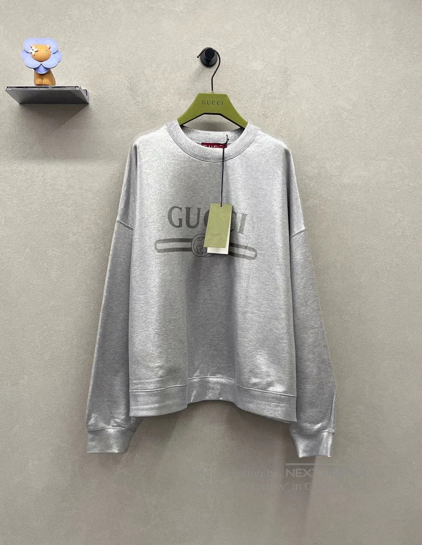 Gucci silver long sleeve Gucci sweatshirt size M. Size US M / EU 48-50 / 2 - 1 Thumbnail