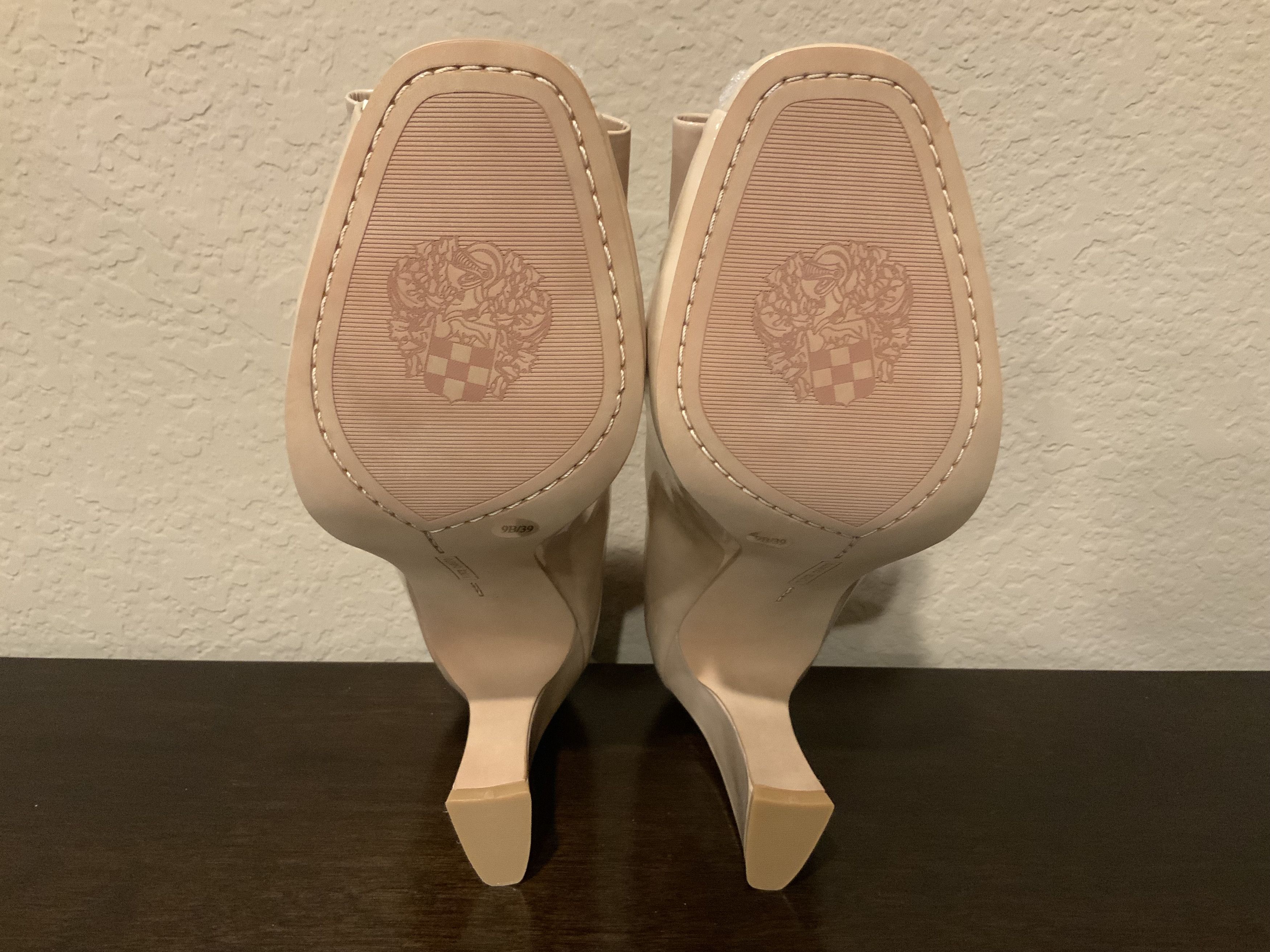Vince Camuto Vince Camuto Onan Patent Pumps Size US 9 / IT 39 - 5 Thumbnail