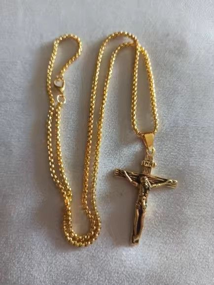 Gold Chain Color Chain And Cross Pendant Set