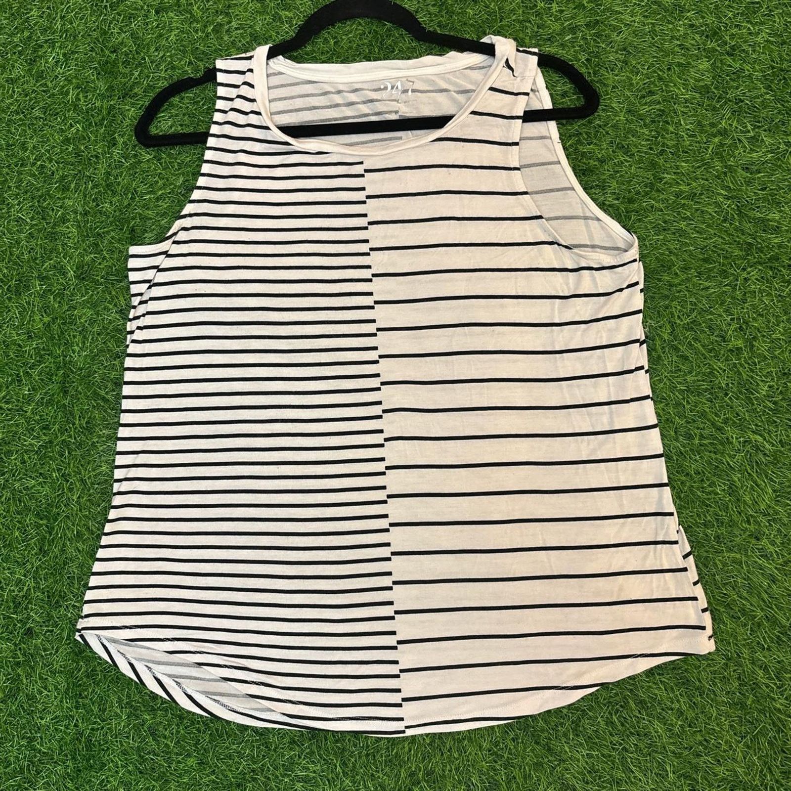 Other Women’s Split Black/White Striped 24/7 Maurices Tank Top Size L / US 10 / IT 46 - 1 Thumbnail