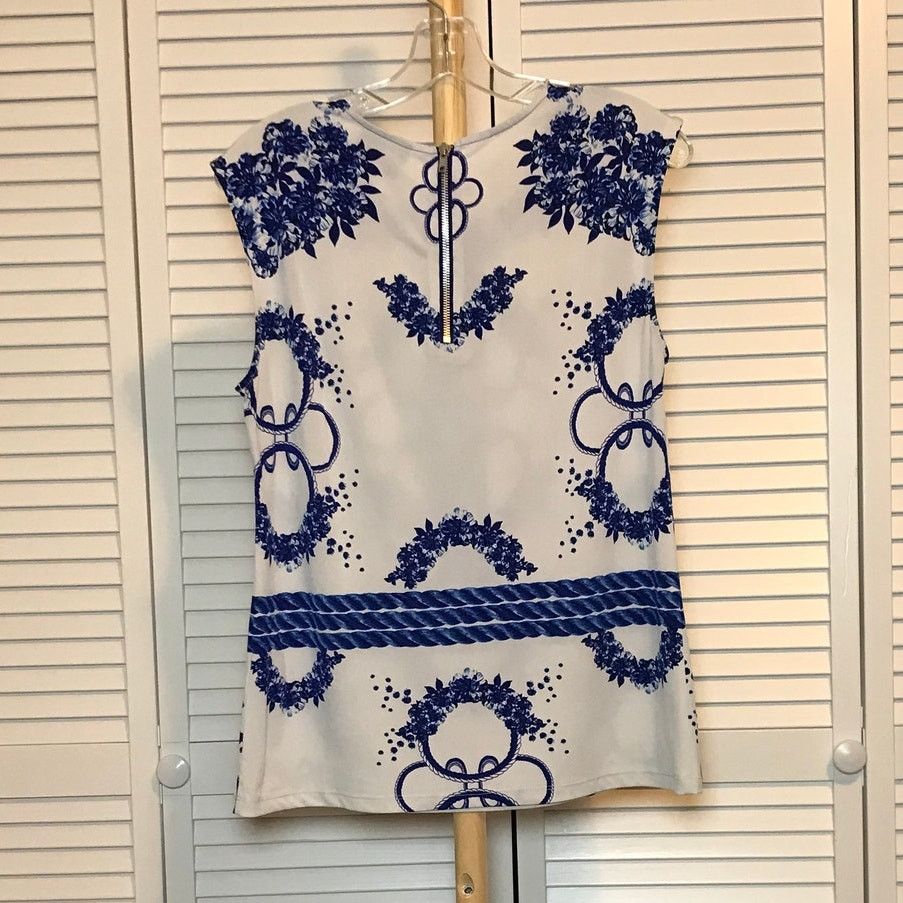 Other Beige by ECI Floral Round Neck Sleeveless Blouse M Size M / US 6-8 / IT 42-44 - 2 Thumbnail
