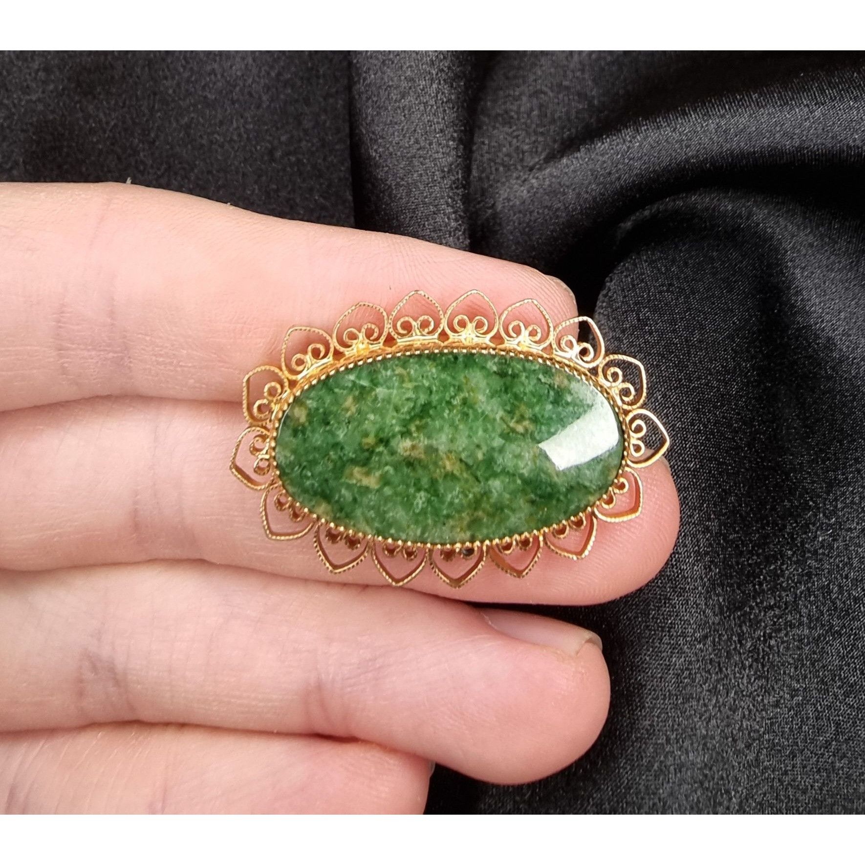 Vintage Vintage Nephrite Jade Filigree Brooch Oval Gold-Tone Elegant Size ONE SIZE - 5 Thumbnail