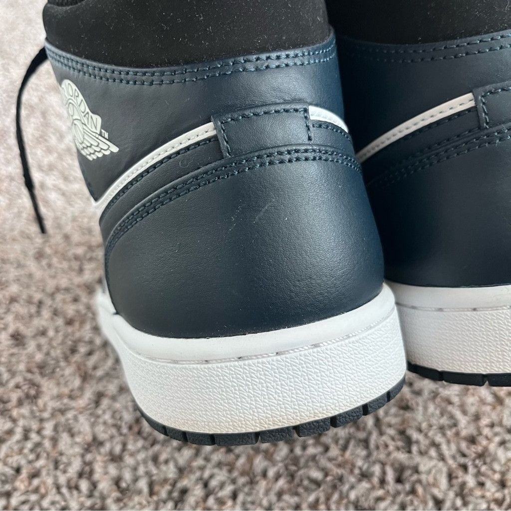 Jordan Brand EUC Air Jordan 1 Mid Sneakers in Armory Navy - M10.5/ W 12 Size US 10.5 / EU 43-44 - 5 Thumbnail
