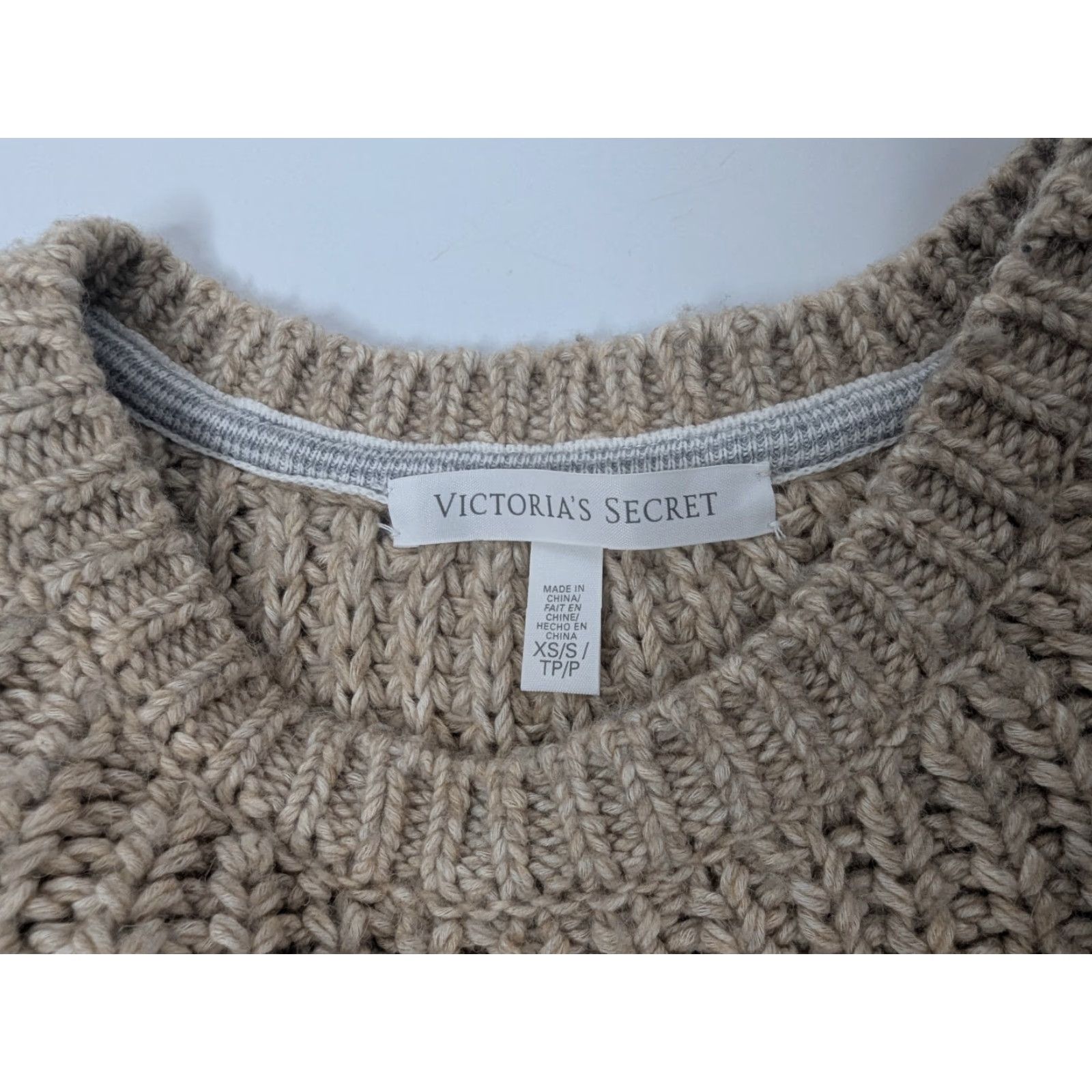 Victoria's Secret Victoria's Secret Sweater Size XS/S Beige Chunky Cable Knit Oversized Ponch Size L / US 10 / IT 46 - 6 Thumbnail