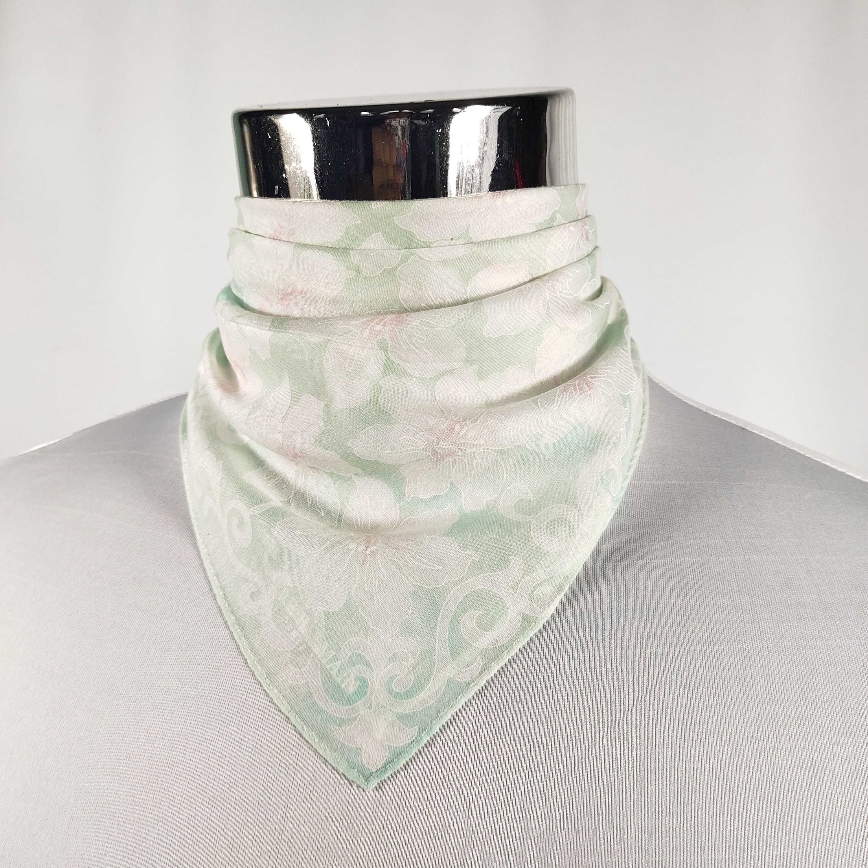Pierre Balmain Handkerchief / Neckerchief / Bandana FZ621