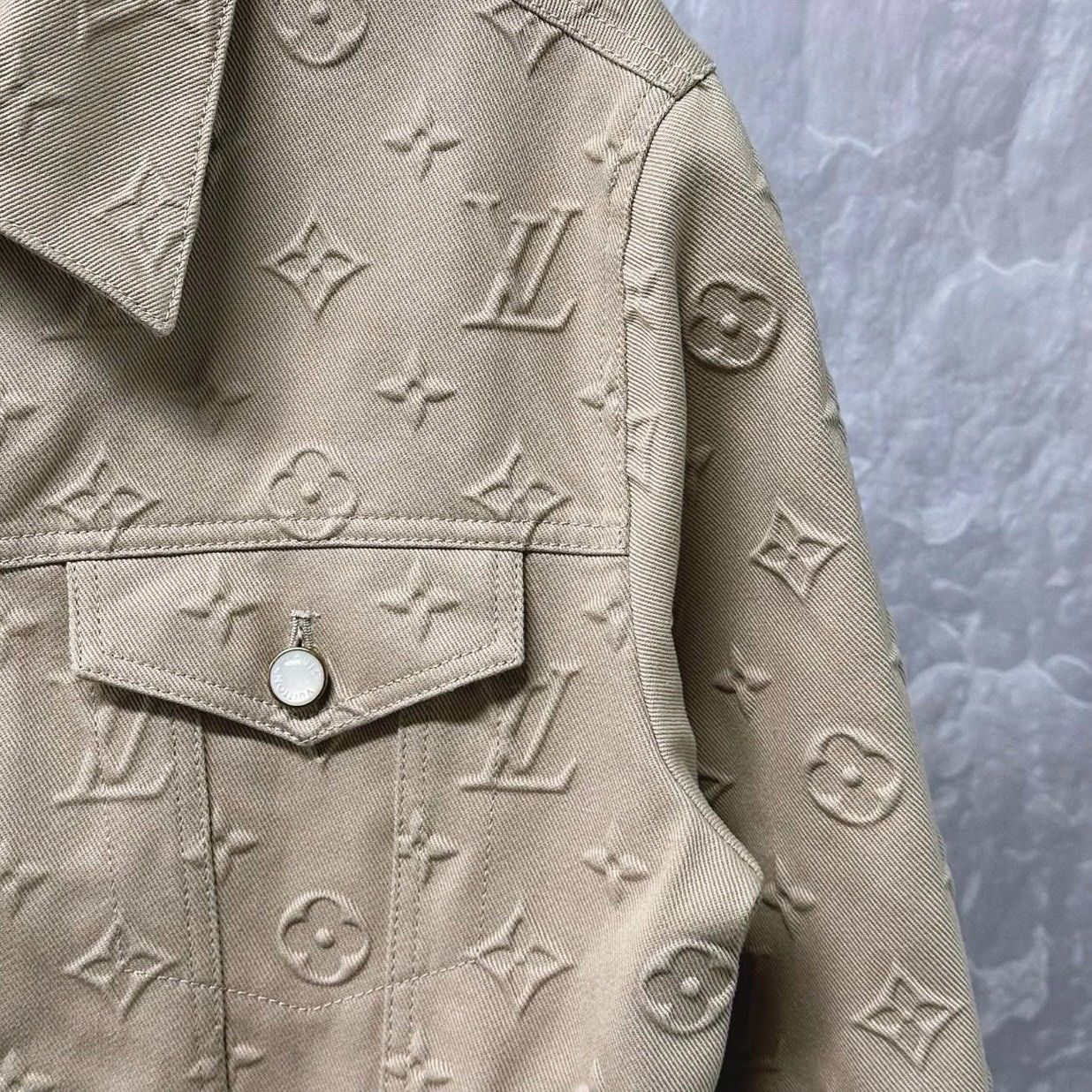 Louis Vuitton Louis Vuitton SS25 All-Over Embossed Denim Jacket Size US L / EU 52-54 / 3 - 3 Thumbnail