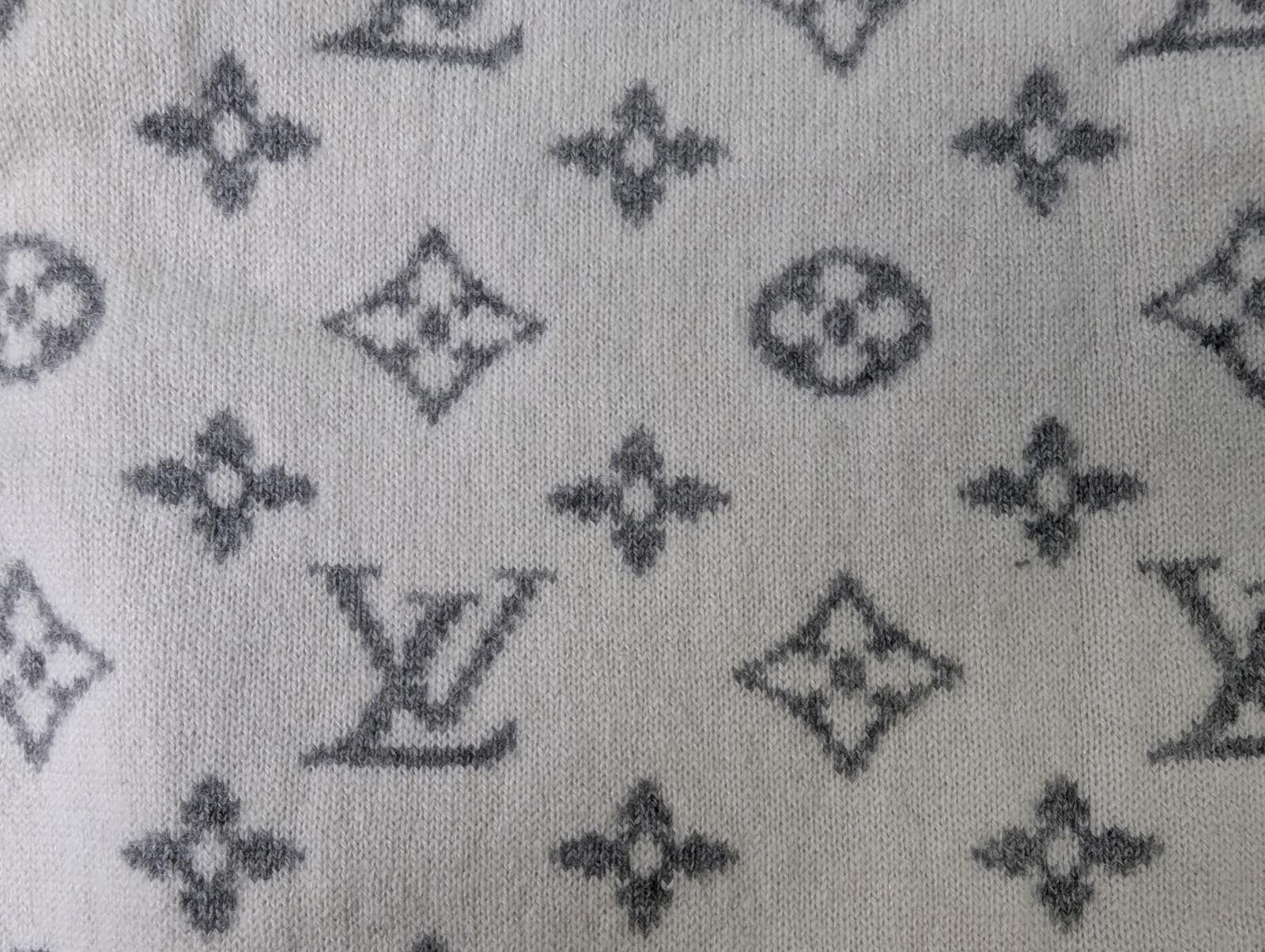 Louis Vuitton Louis Vuitton Half Monogram Cashmere Sweater in White Size US XL / EU 56 / 4 - 3 Thumbnail