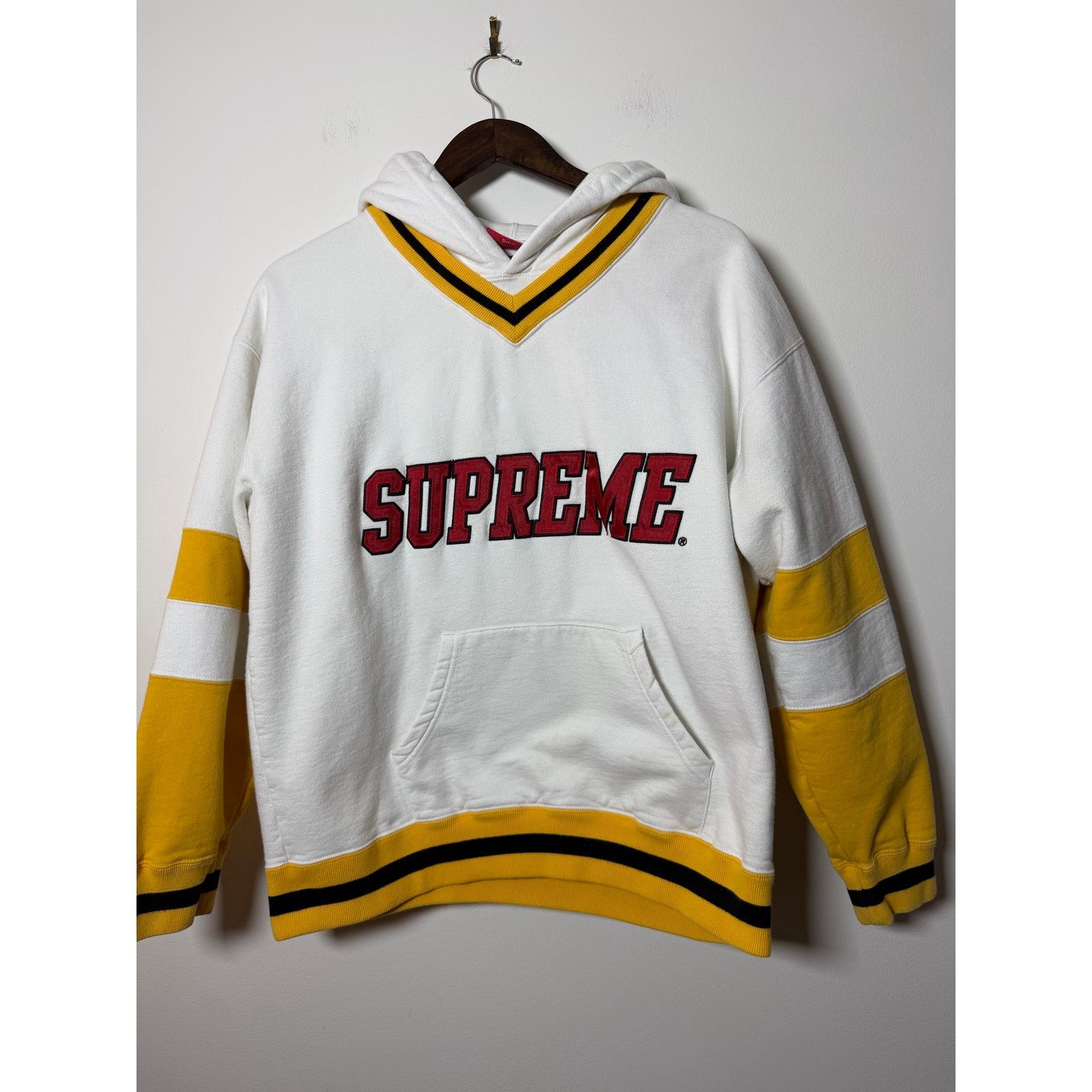 Supreme supreme hockey hooded sweatshirt Size US S / EU 44-46 / 1 - 1 Thumbnail
